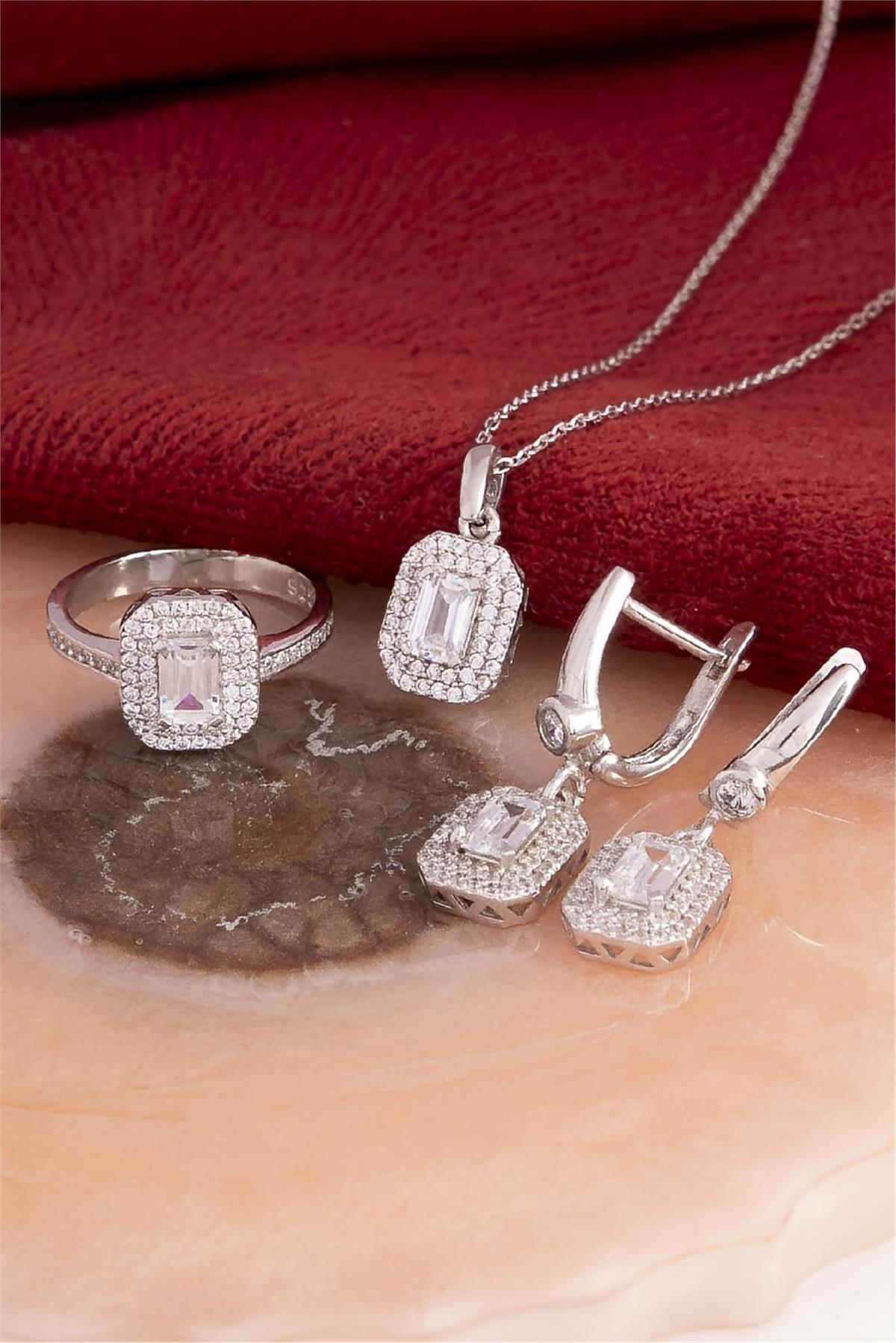 925 Ayar Gümüş Rodyumlu Zirkon Taşlı Sekizgen Baget Bayan Takı Seti