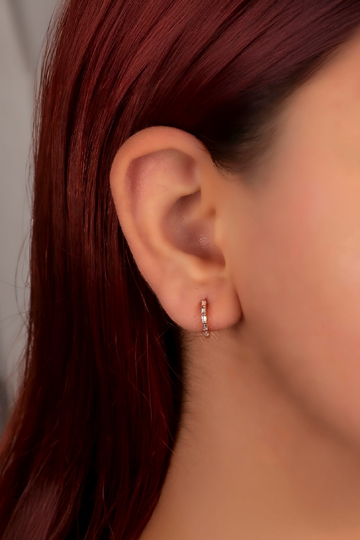 925 Ayar Gümüş Rose Renk Küçük Boy Baget Taşlı Küpe