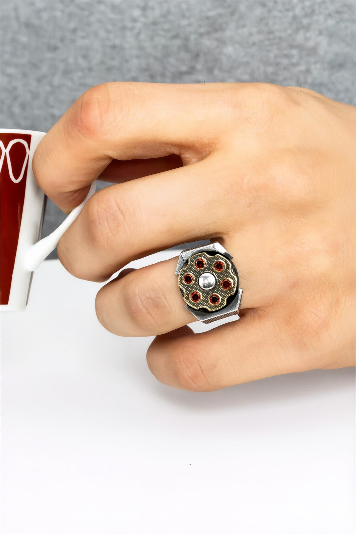 925 Ayar Kırmızı Taşlı Ortası Dönerli Gümüş Erkek Yüzük
