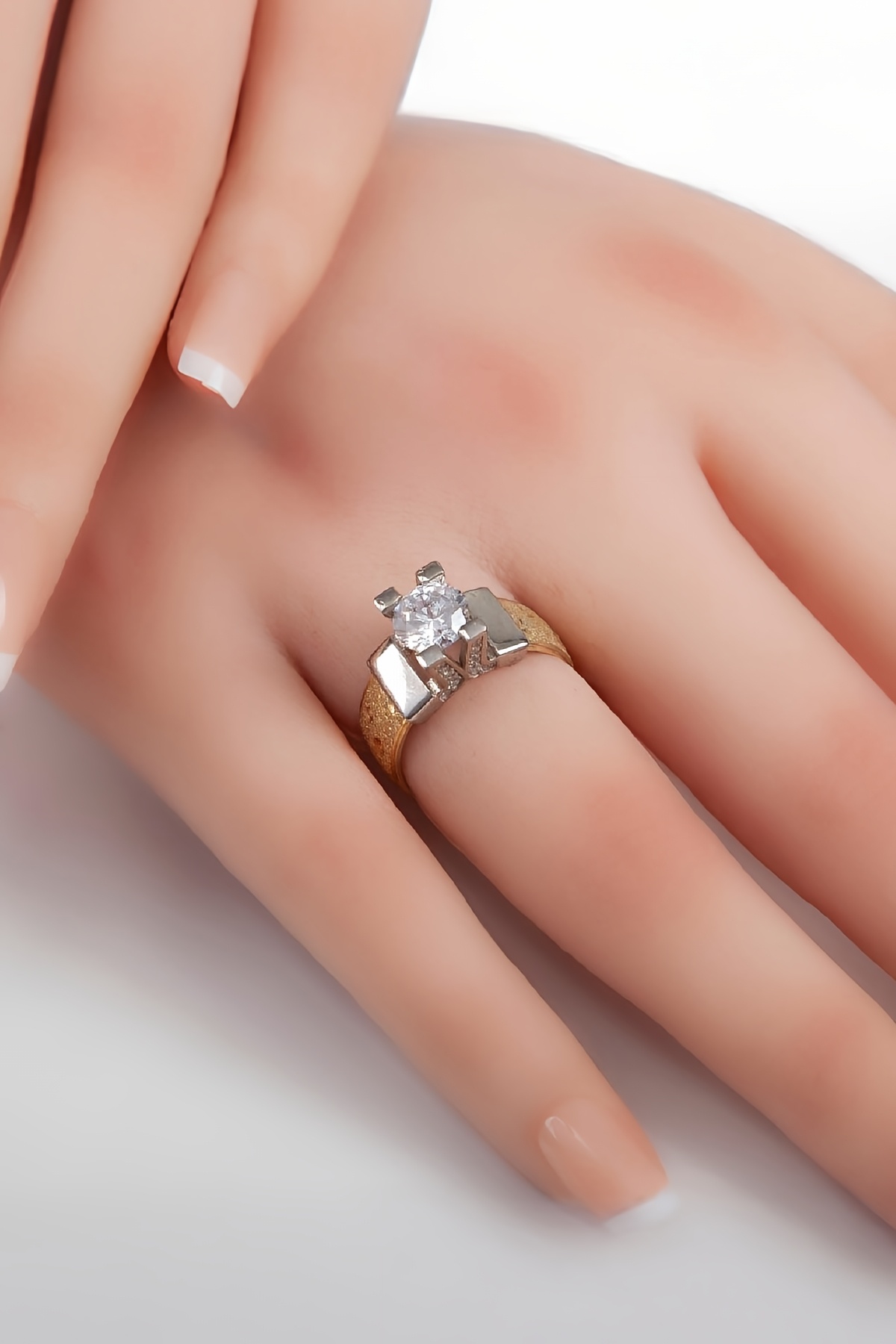 Altı Altın Kaplamalı Zirkon Taşlı 925 Ayar Gümüş Bayan Alyans Yüzük