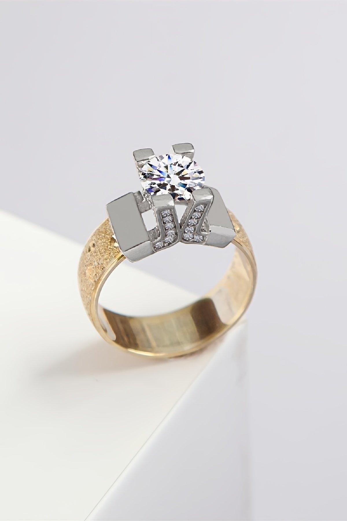 Altı Altın Kaplamalı Zirkon Taşlı 925 Ayar Gümüş Bayan Alyans Yüzük