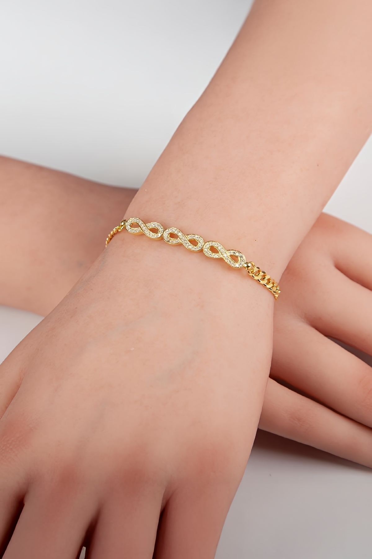 Altın Kaplama Zirkon Taşlı 925 Ayar Sonsuzluk Gümüş Bayan Bileklik