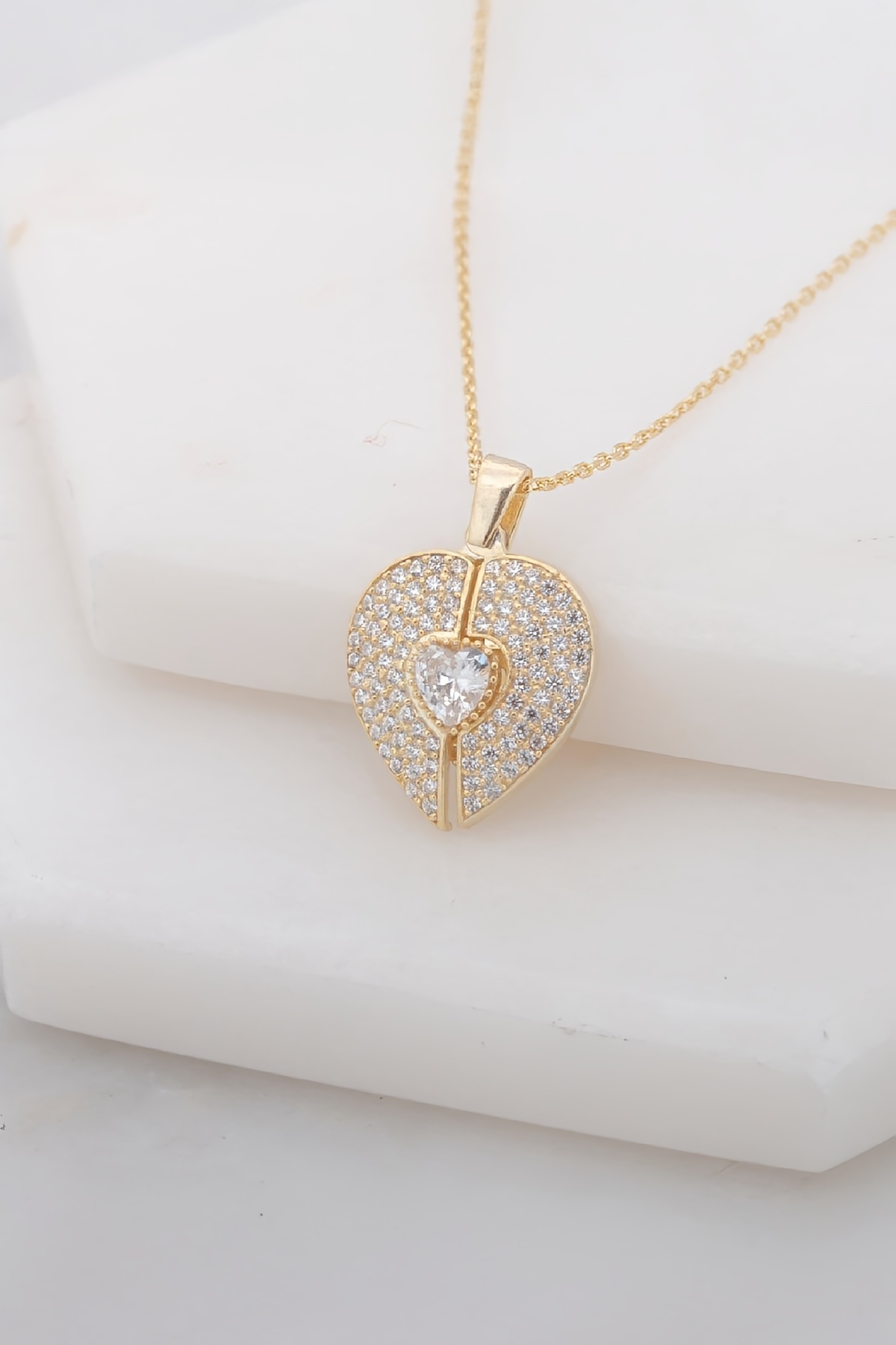 Altın Kaplama Zirkon Taşlı Kalbimdeki Sır İsimli Gümüş Bayan Kolye