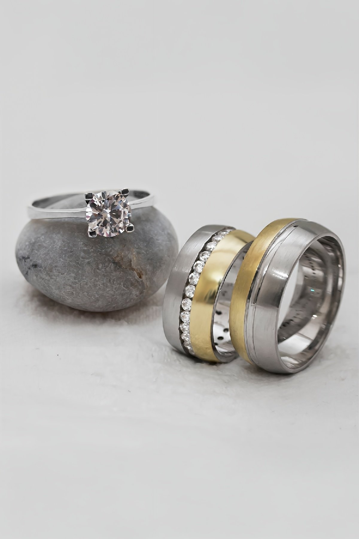 Altın Renk Şeritli Rodyumlu Çift Gümüş Alyans (Tektaş Hediyeli)