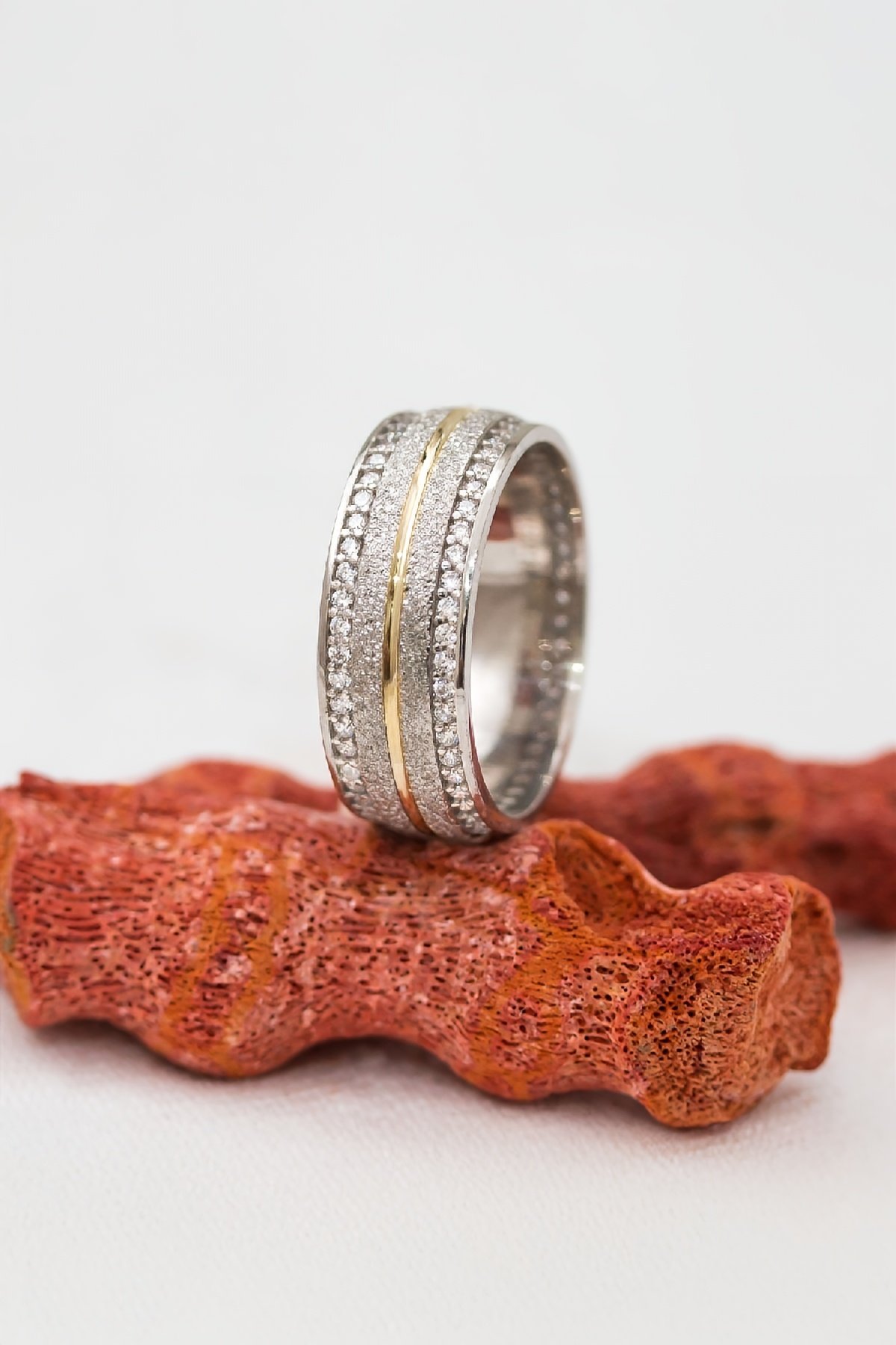 Altın Renk Şeritli Zirkon Taşlı Gümüş Bayan Alyans