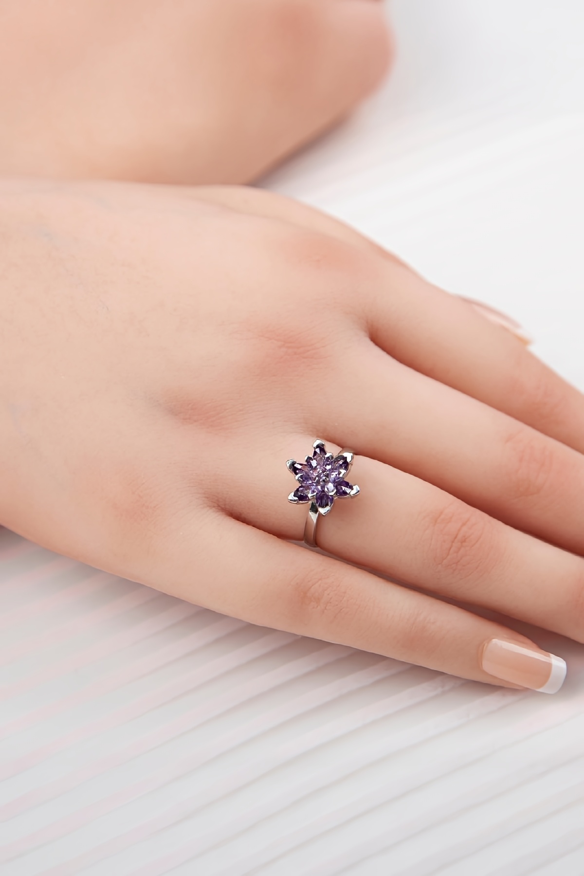 Ametist Taşlı Rodyumlu Ayarlanabilir Lotus Gümüş Bayan Yüzük