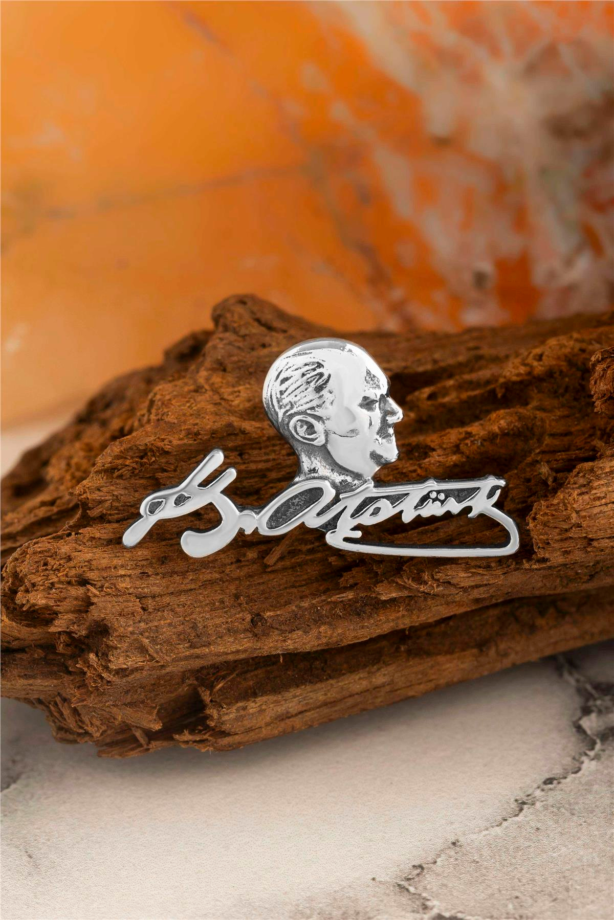 Atatürk İmzalı ve Silüetli Gümüş Rozet