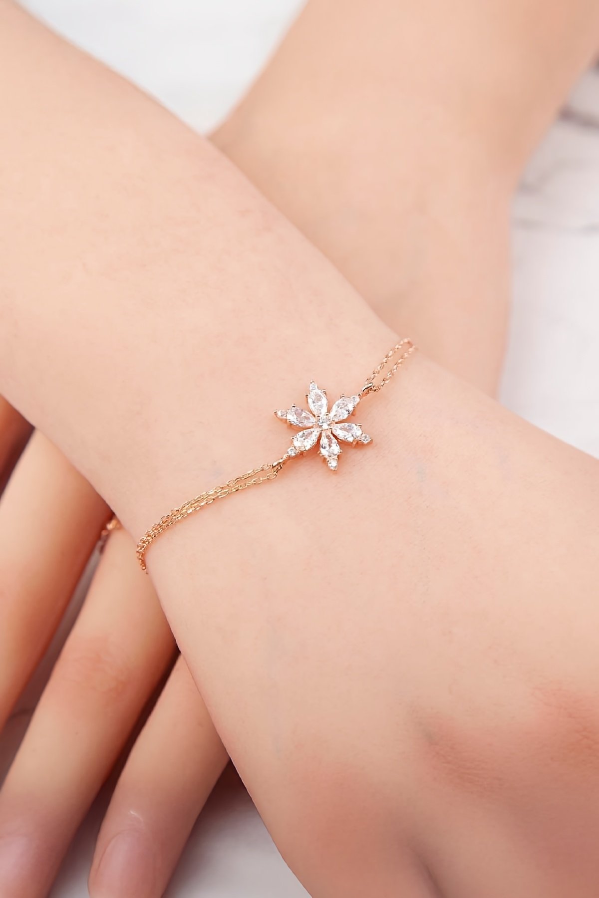 Beyaz Zirkon Taşlı Rose Renk 925 Ayar Gümüş Çiçek Bayan Bileklik