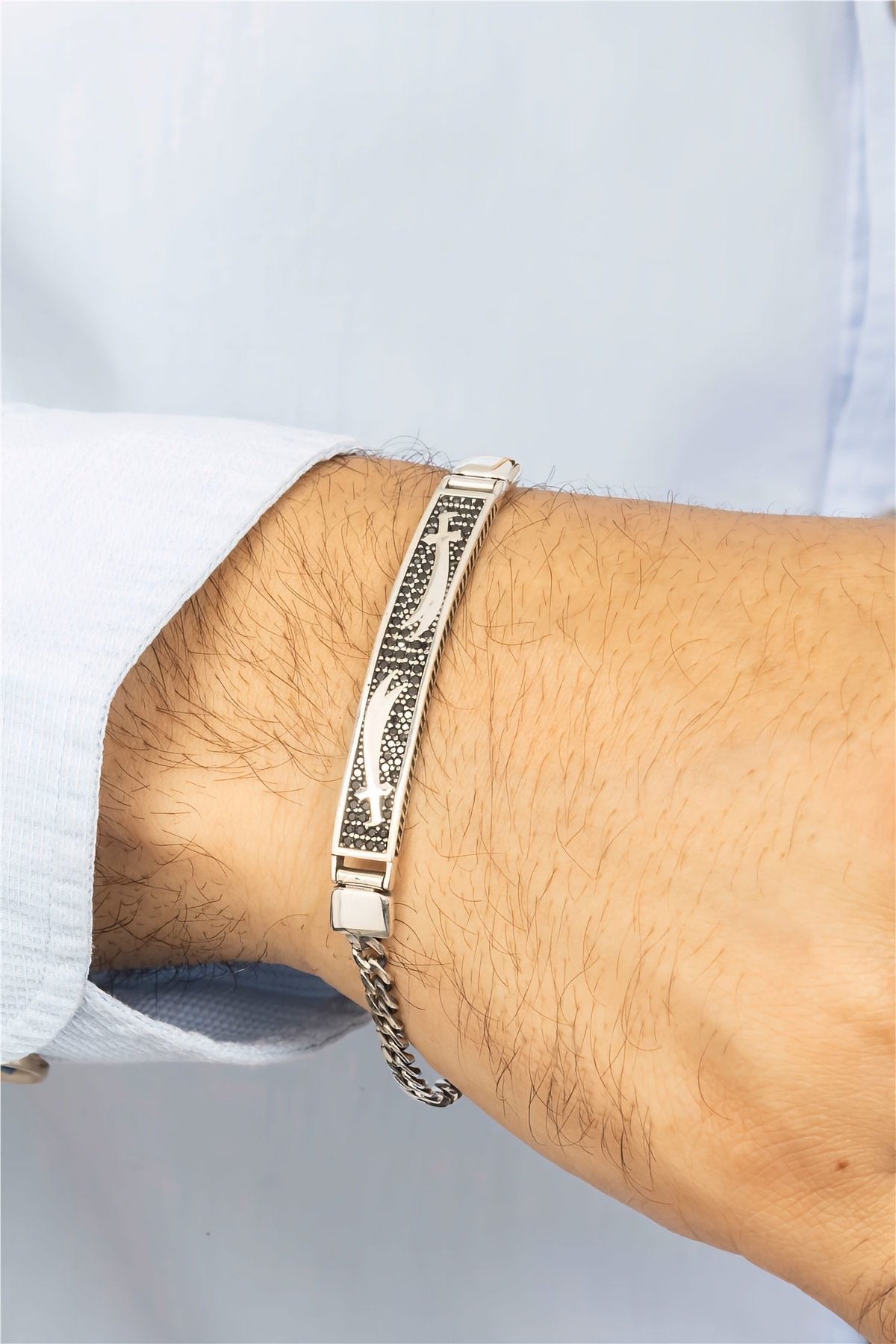 Çift Kılıç Desenli Siyah Taşlı Gümüş Erkek Bileklik