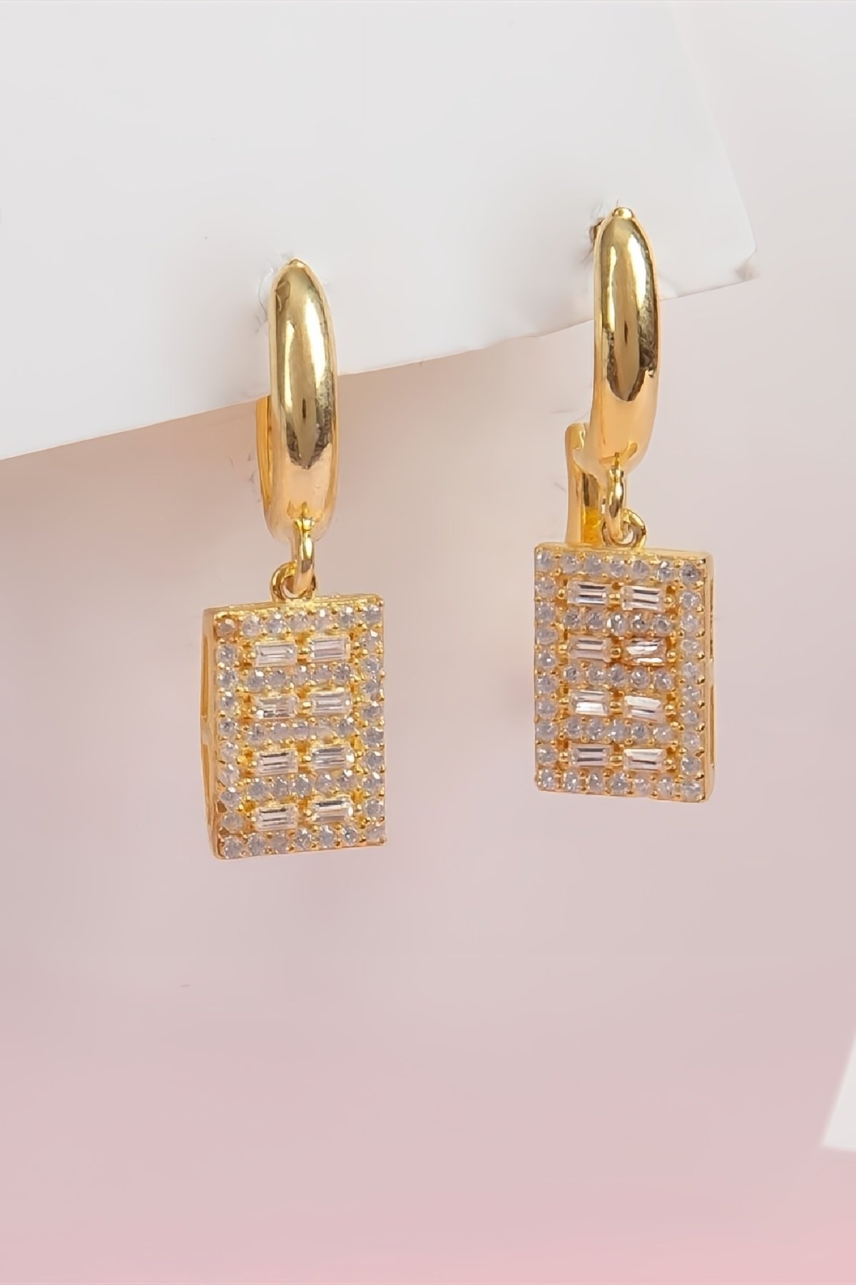 Dikdörtgen Model Altın Kaplama Baget Taşlı 925 Ayar Gümüş Küpe