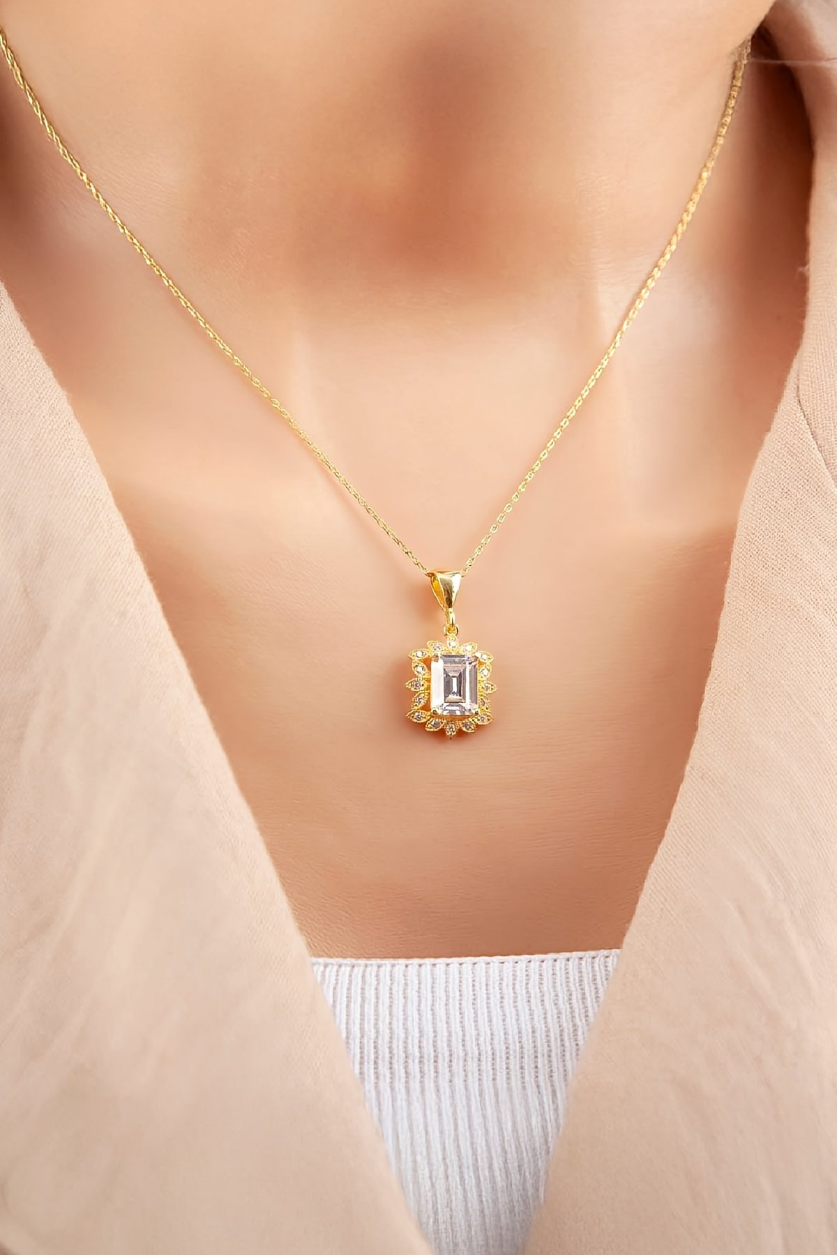 Dikdörtgen Taşlı Yaprak Desenli Altın Kaplama 925 Ayar Gümüş Bayan Kolye