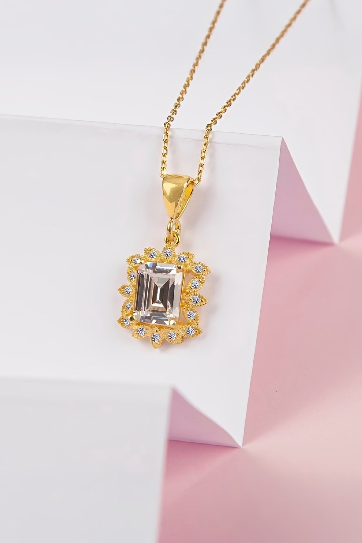 Dikdörtgen Taşlı Yaprak Desenli Altın Kaplama 925 Ayar Gümüş Bayan Kolye