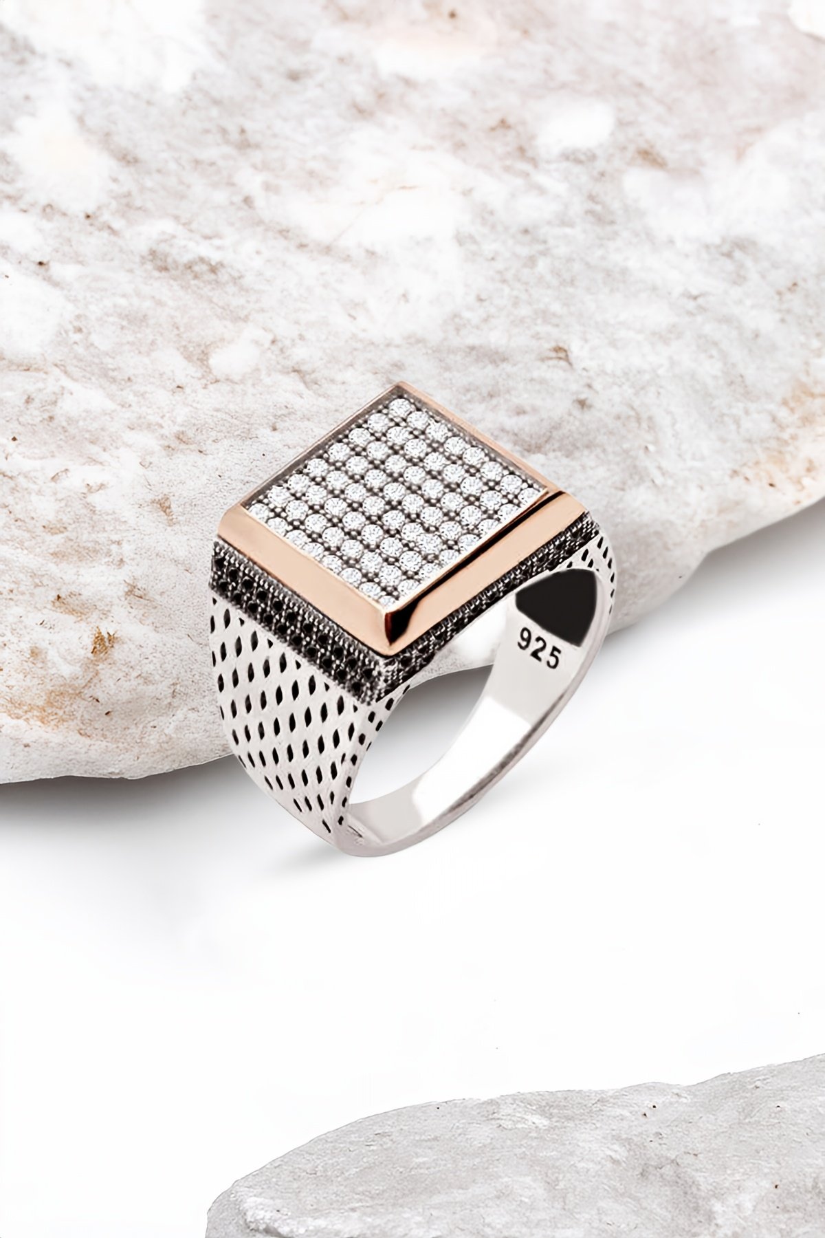 Gümüş Beyaz Zirkon Taşlı Kare Model Erkek Yüzük