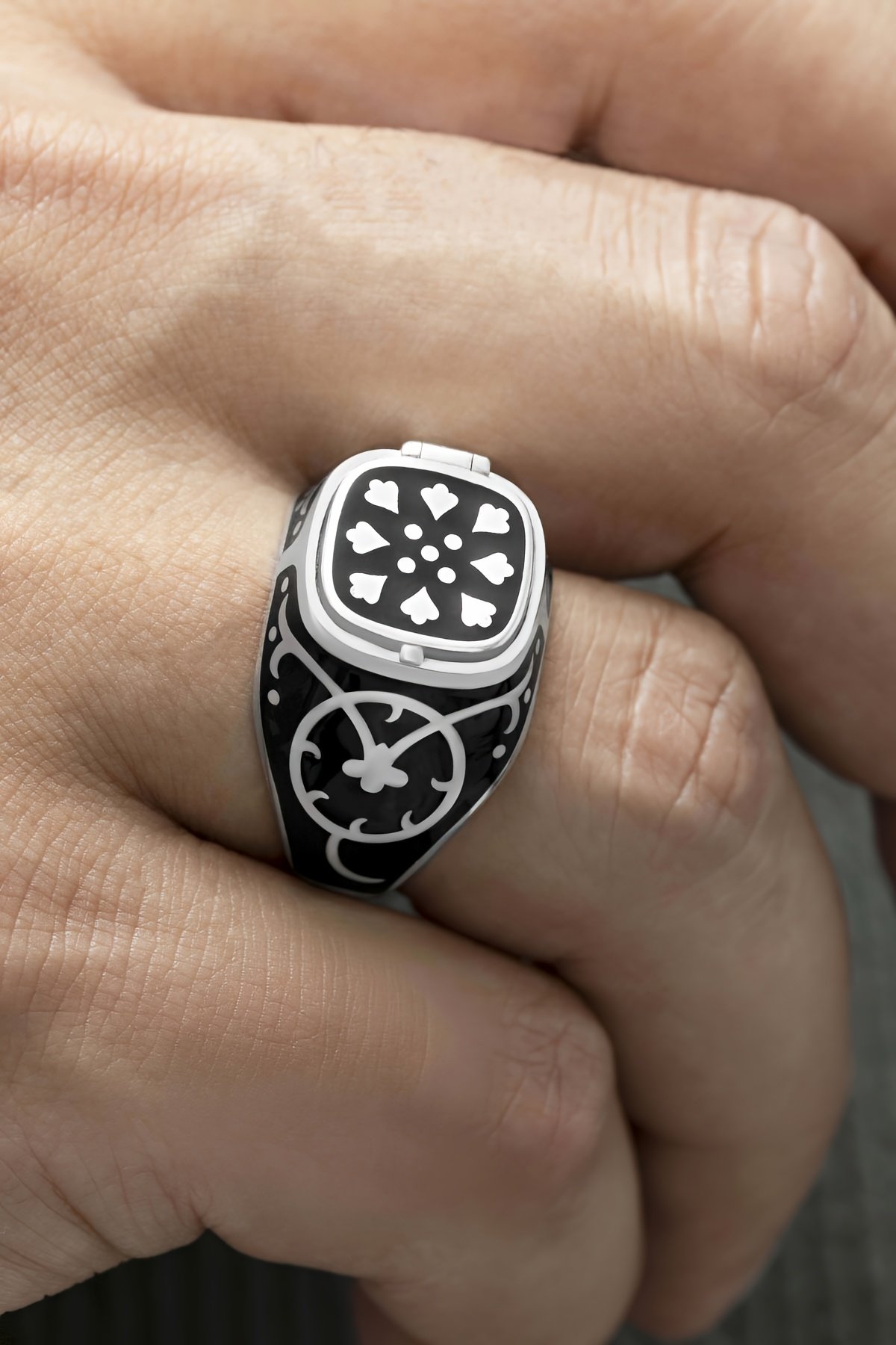 Gümüş Fotoğraflı Açılır Kapaklı Deliyürek Miroğlu Erkek Yüzük