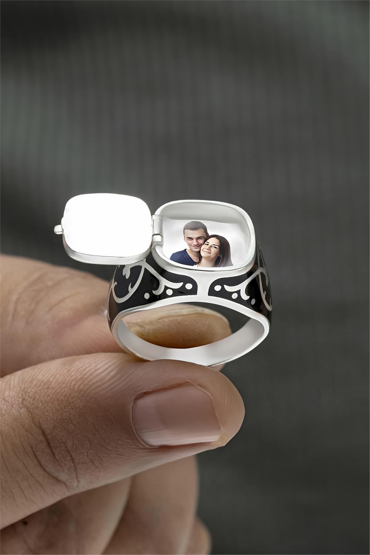 Gümüş Fotoğraflı Açılır Kapaklı Deliyürek Miroğlu Erkek Yüzük