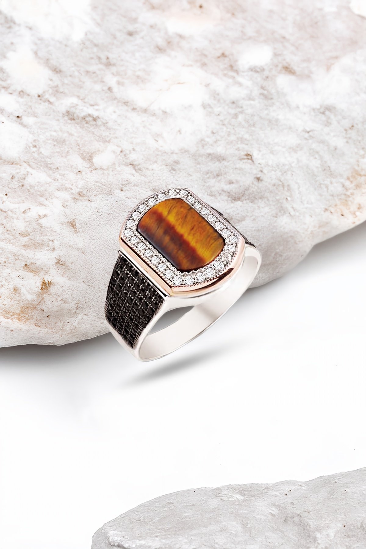 Gümüş Kaplan Gözü Taşlı Süslemeli Erkek Yüzük