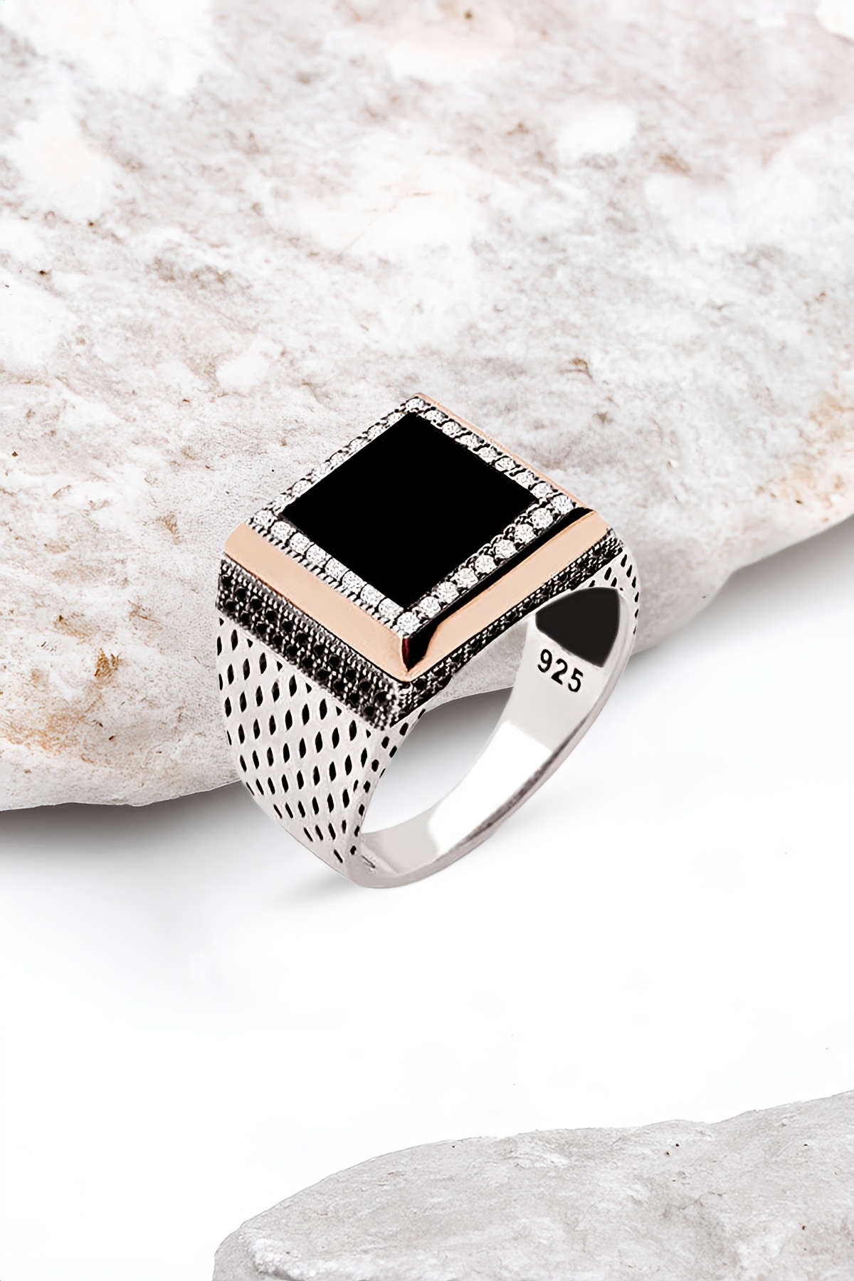 Gümüş Onix Taşlı Süslemeli Kare Model Erkek Yüzük
