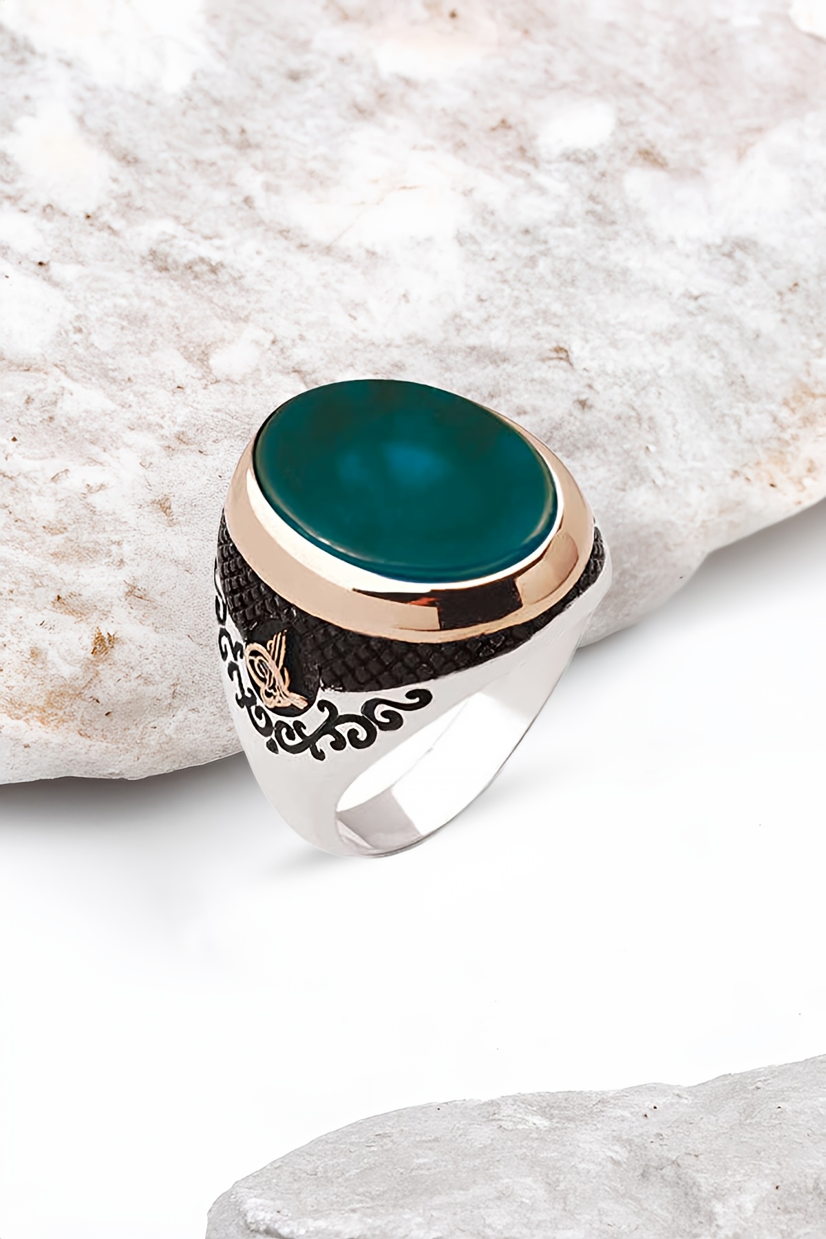 Gümüş Oval Kesim Yeşil Akik Taşlı Yanları Tuğralı Erkek Yüzük