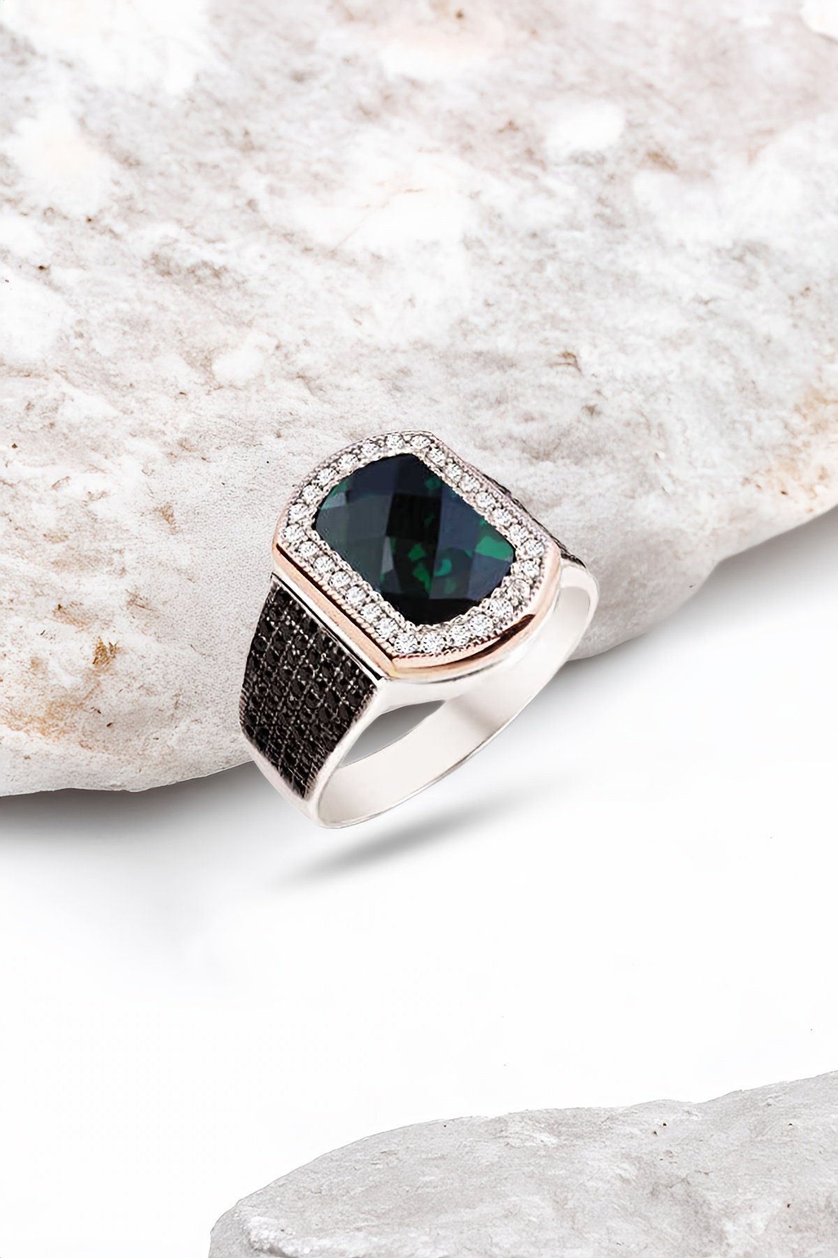 Gümüş Yeşil Faset Taşlı Süslemeli Erkek Yüzük