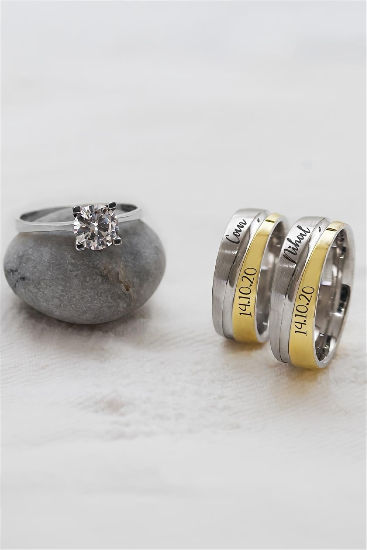 Kişiye Özel Altın Renk Geçişli Su Yolu İsimli Çift Gümüş Alyans (Tektaş Hediyeli)