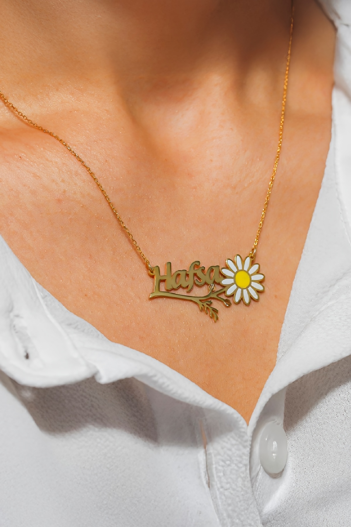 Kişiye Özel İsimli Altın Renk Gümüş Bayan Papatya Kolye