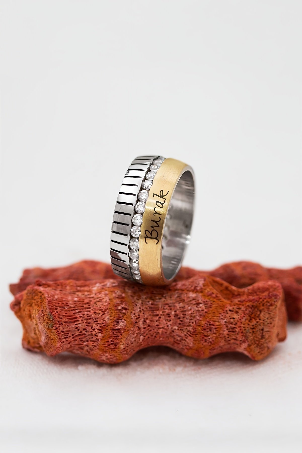 Kişiye Özel Karartma Motifli Zirkon Taşlı İsimli Bayan Alyans