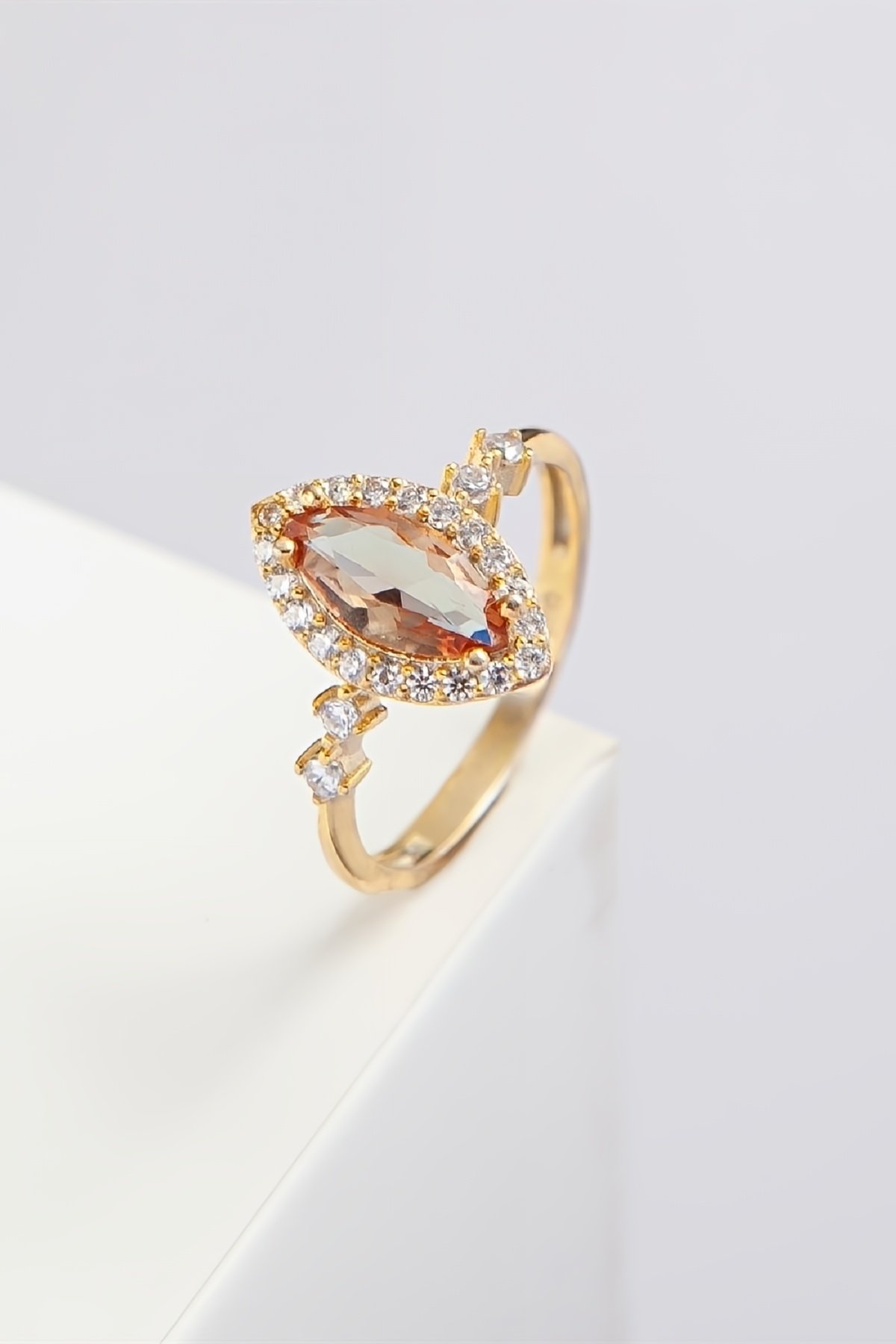 Mekik Zultanit Taşlı Zirkon Süslemeli 925 Ayar Gümüş Altın Renk Bayan Yüzük