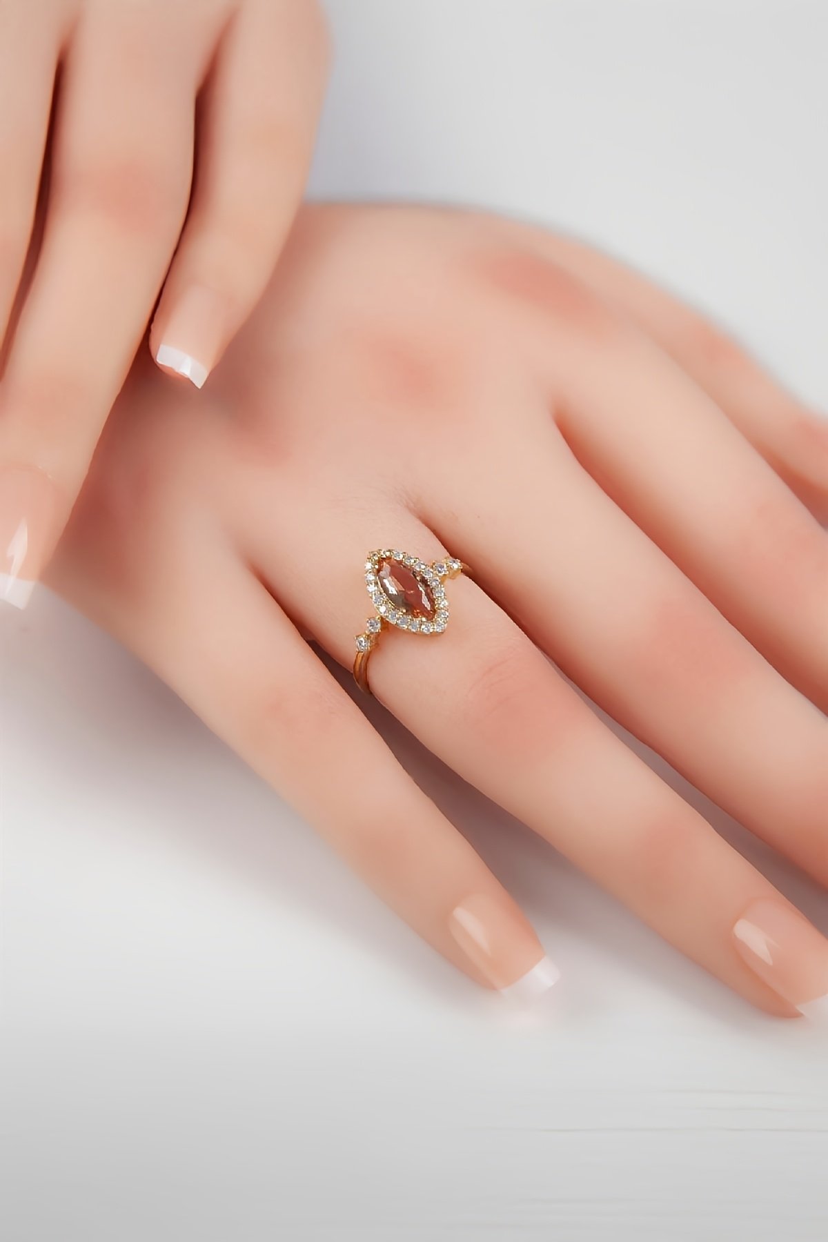 Mekik Zultanit Taşlı Zirkon Süslemeli 925 Ayar Gümüş Altın Renk Bayan Yüzük