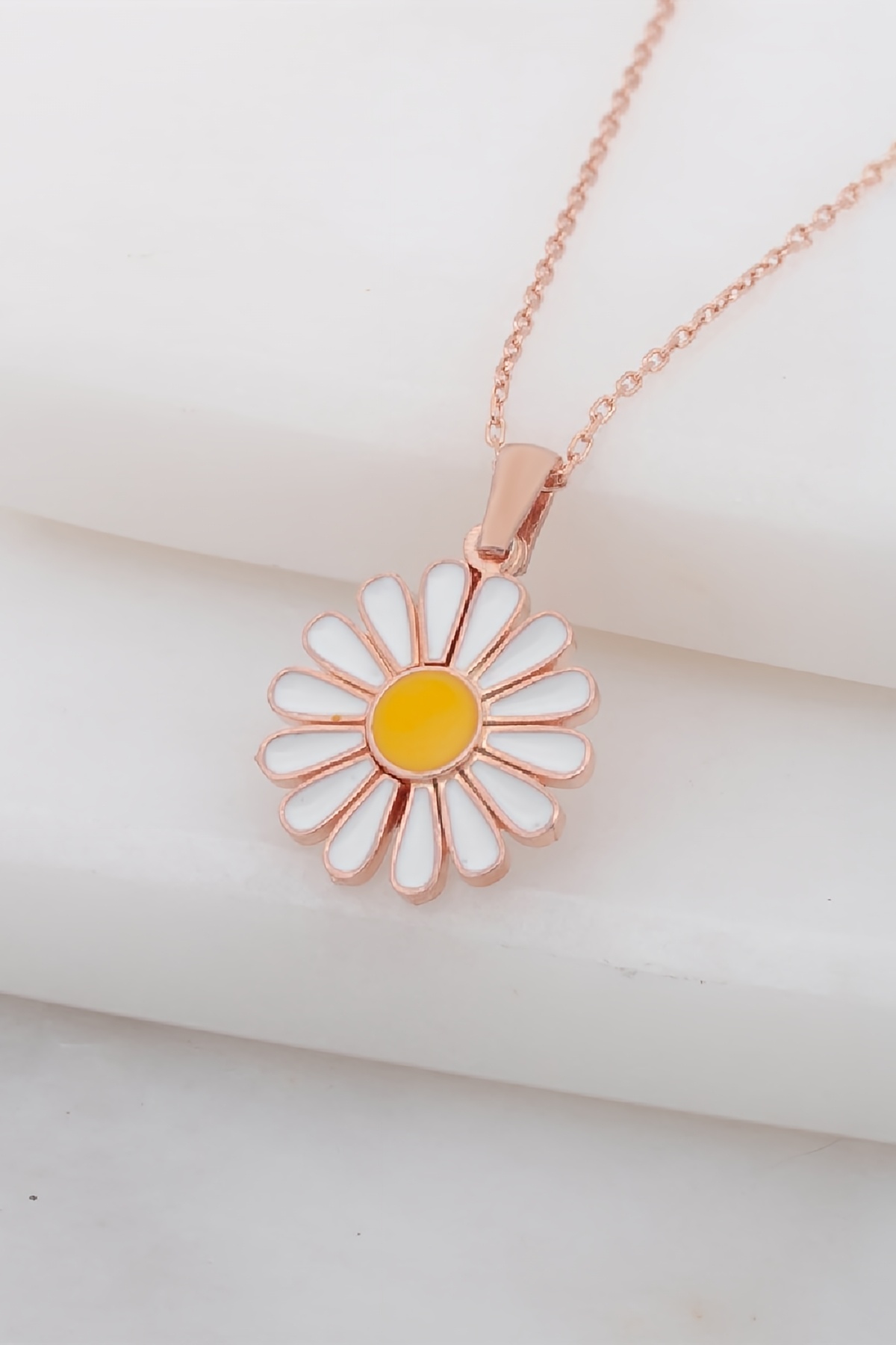 Mineli Rose Renk İsimli Papatya Gümüş Bayan Kolye