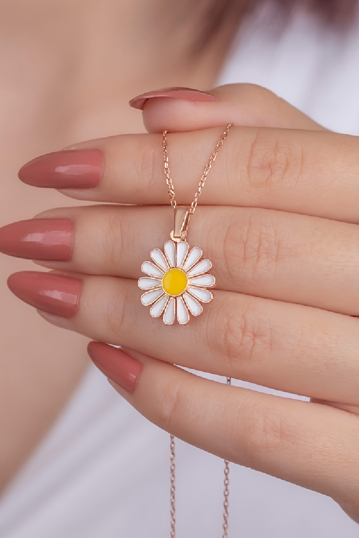 Mineli Rose Renk İsimli Papatya Gümüş Bayan Kolye
