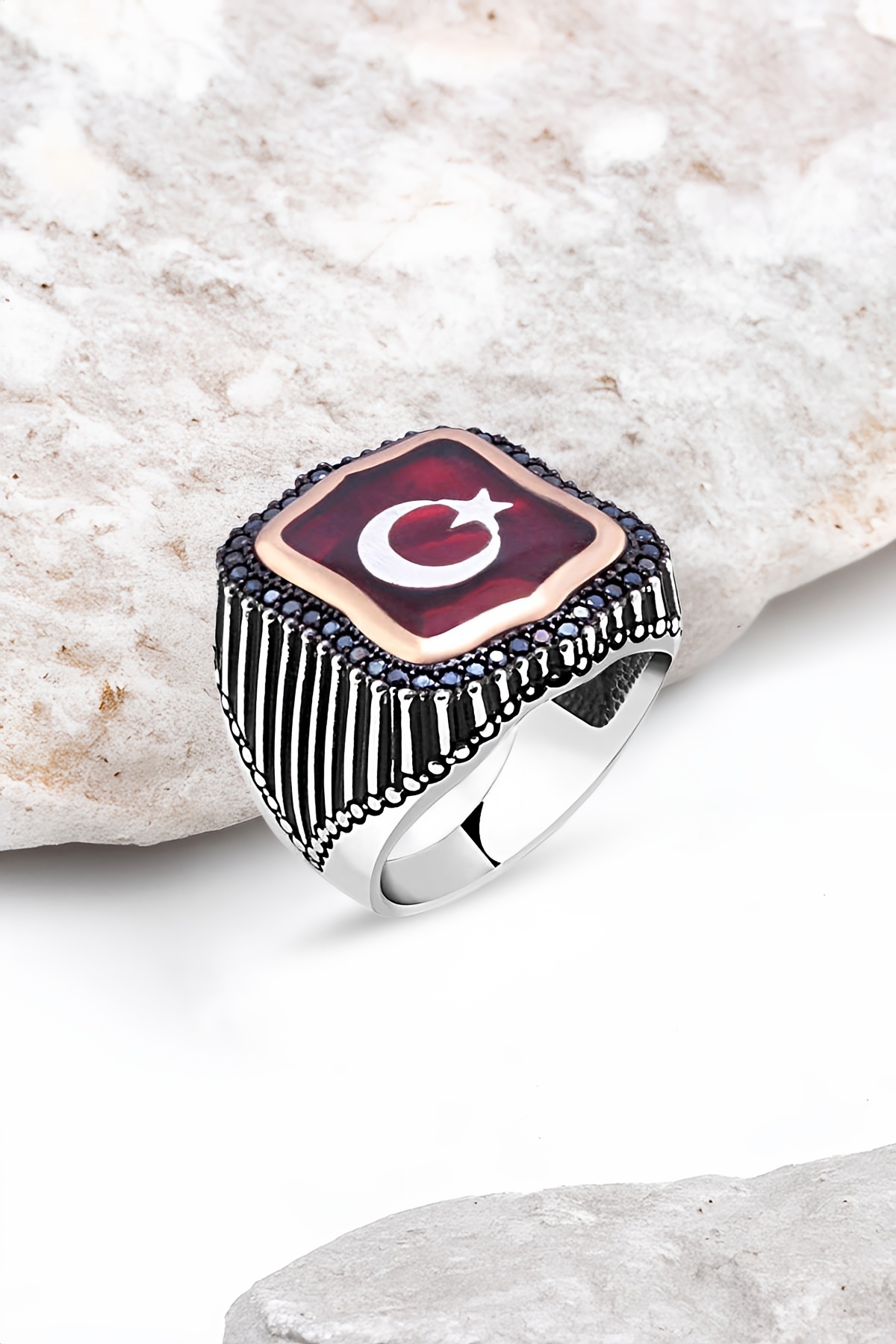 Mineli Türk Bayrağı Kenarı Minik Siyah Zirkon Taşlı Gümüş Erkek Yüzük