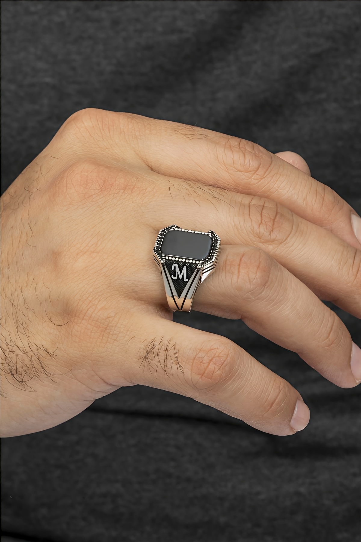 Oniks Taşlı Çift Tarafı Harfli V Model Gümüş Erkek Yüzük