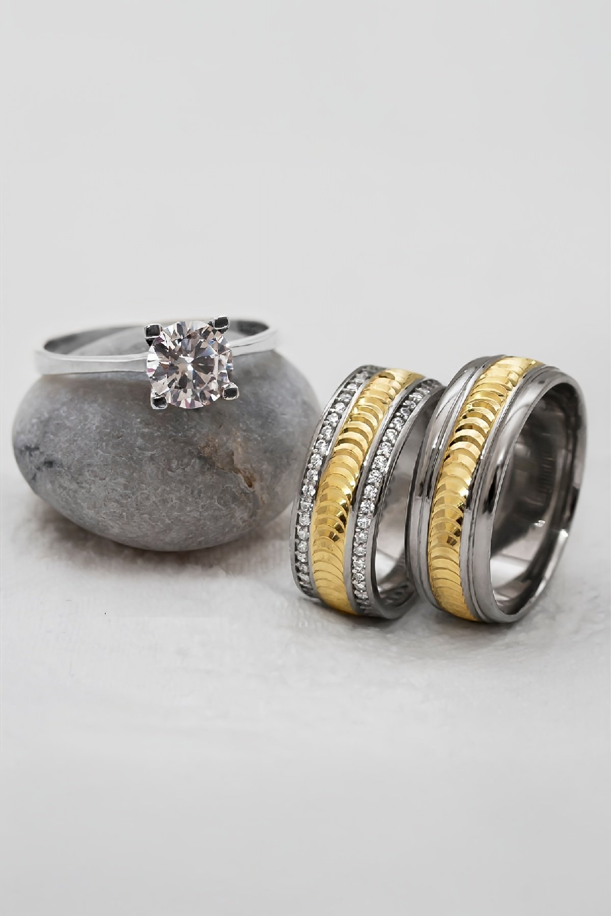 Ortası Altın Renkli Domino Desenli Çift Gümüş Alyans (Tektaş Hediyeli)