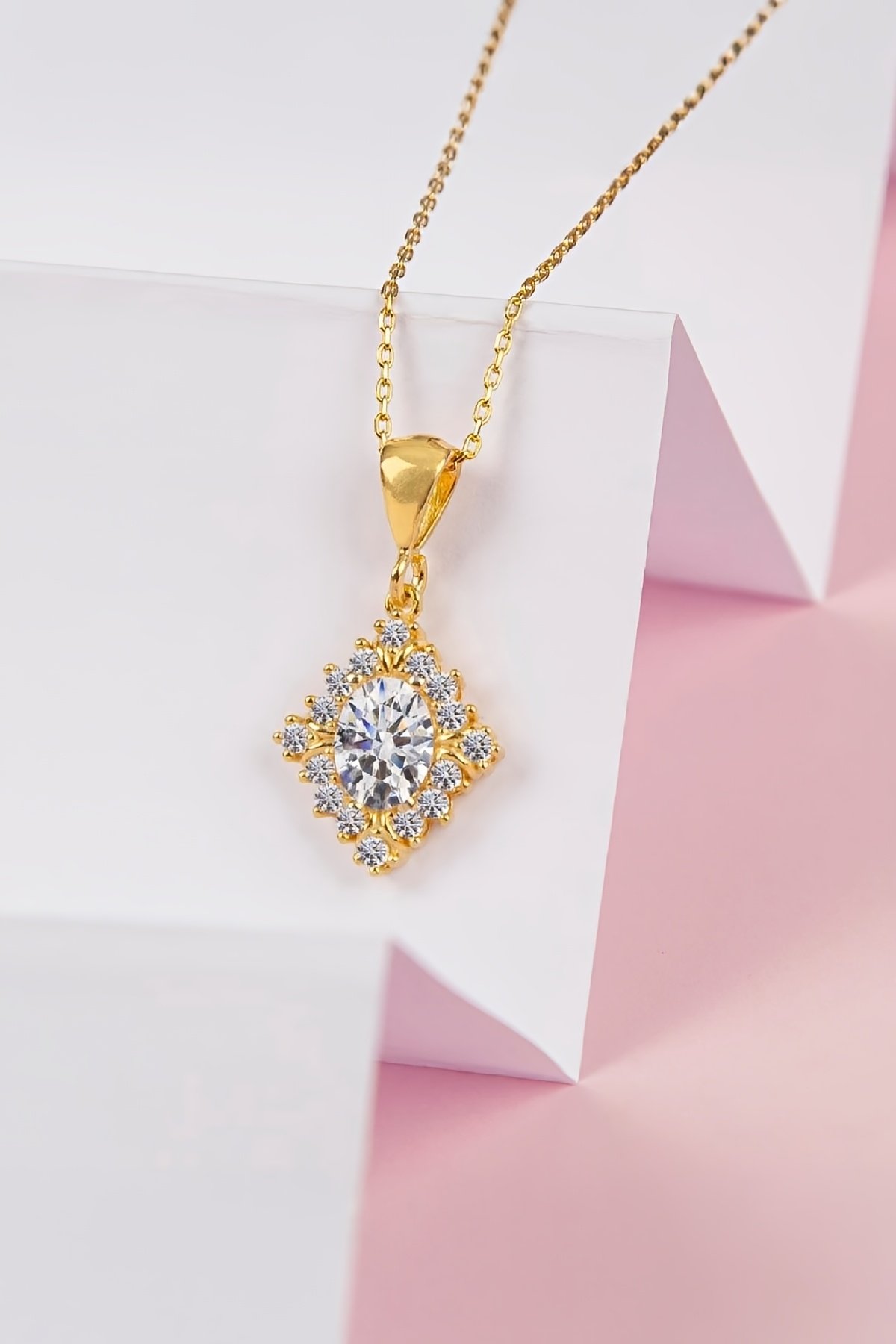 Oval Zirkon Taşlı Mekik Model Altın Kaplama 925 Ayar Gümüş Bayan Kolye