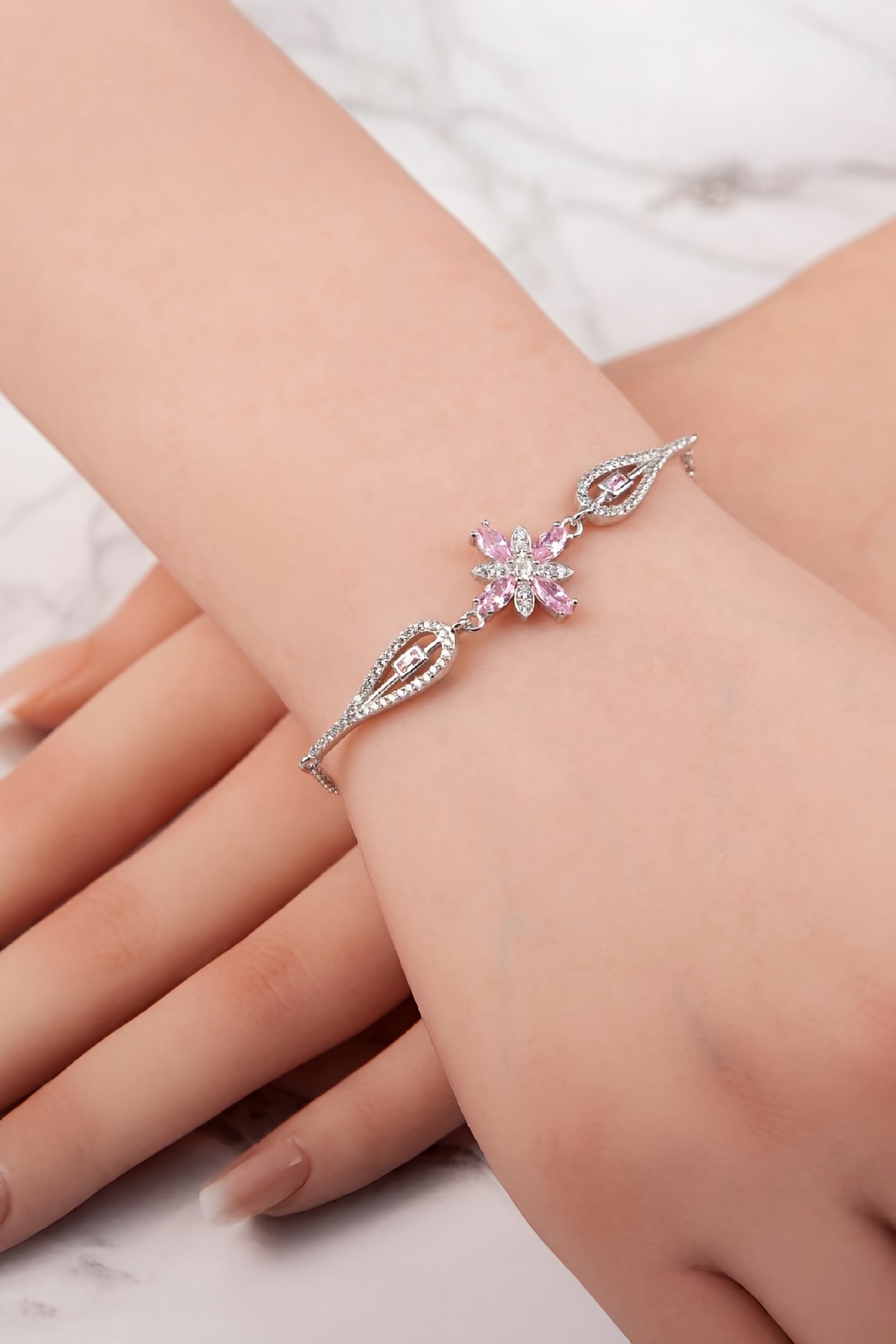 Pembe Zirkon Taşlı Rodyumlu 925 Ayar Gümüş Çiçek Bayan Bileklik