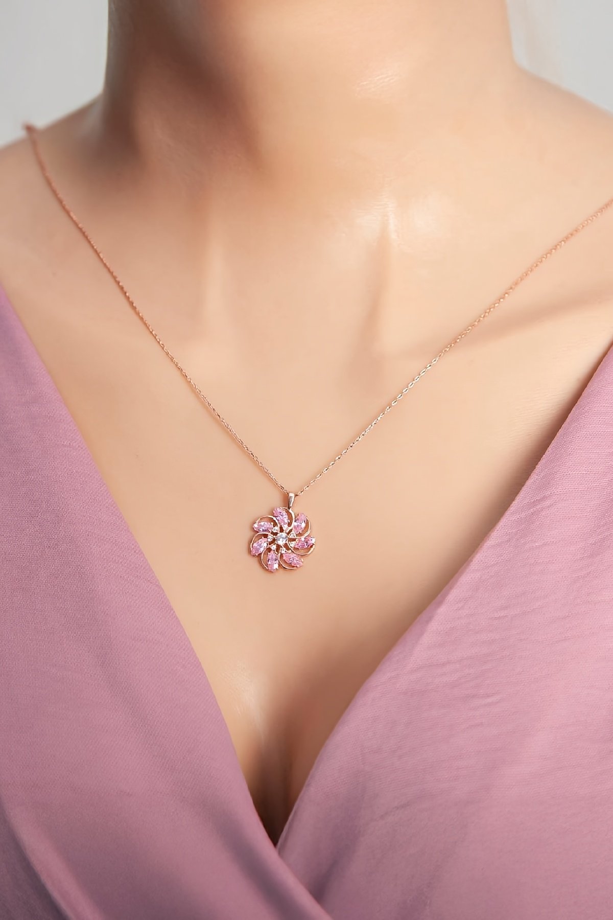 Pembe Zirkon Taşlı Rose Renk 925 Ayar Gümüş Rüzgar Gülü Bayan Kolye
