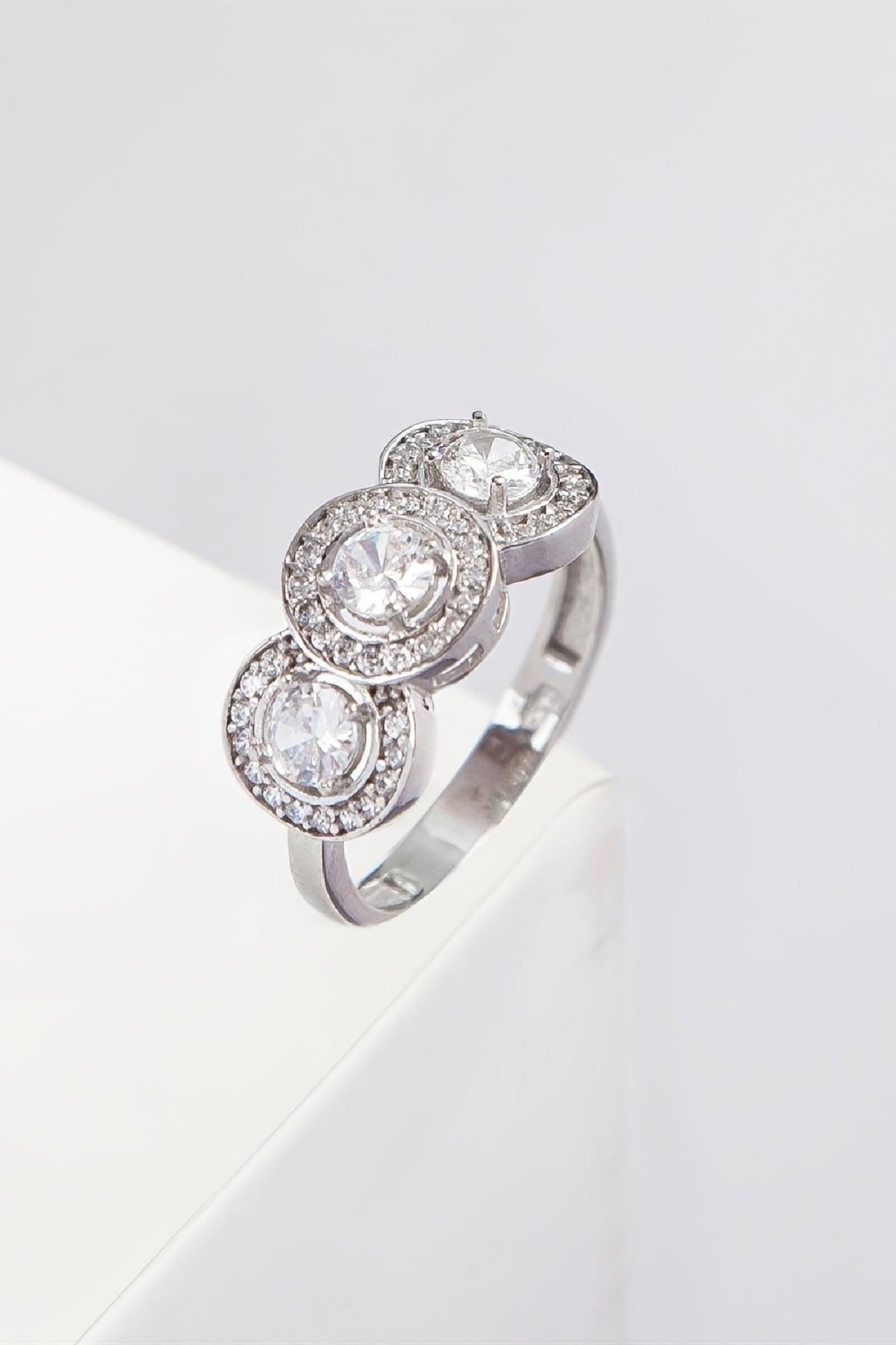 Rodyumlu 3 Sıra Zirkon Taşlı 925 Ayar Gümüş Bayan Yüzük