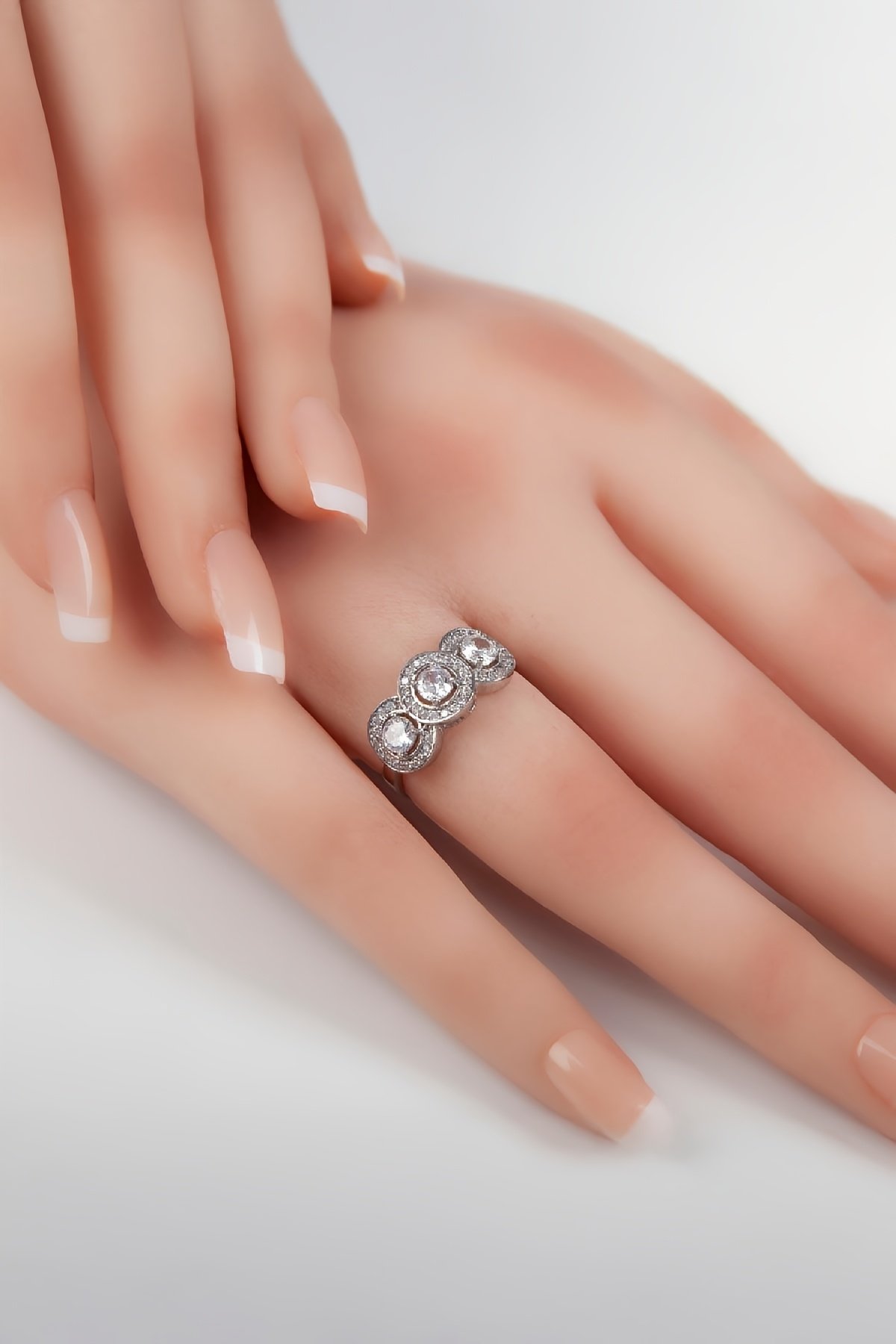 Rodyumlu 3 Sıra Zirkon Taşlı 925 Ayar Gümüş Bayan Yüzük