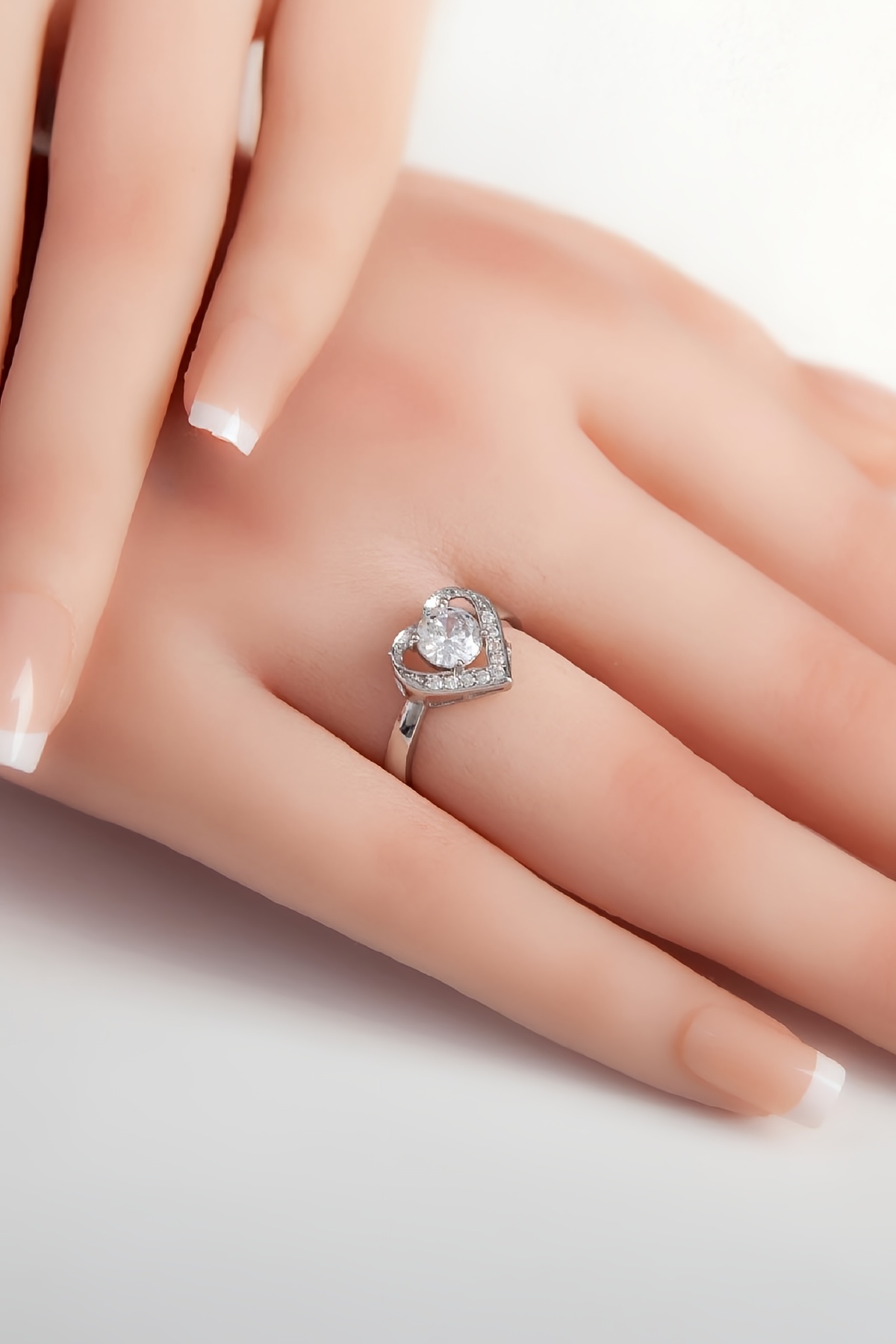 Rodyumlu 925 Ayar Gümüş Kalpli Bayan Yüzük