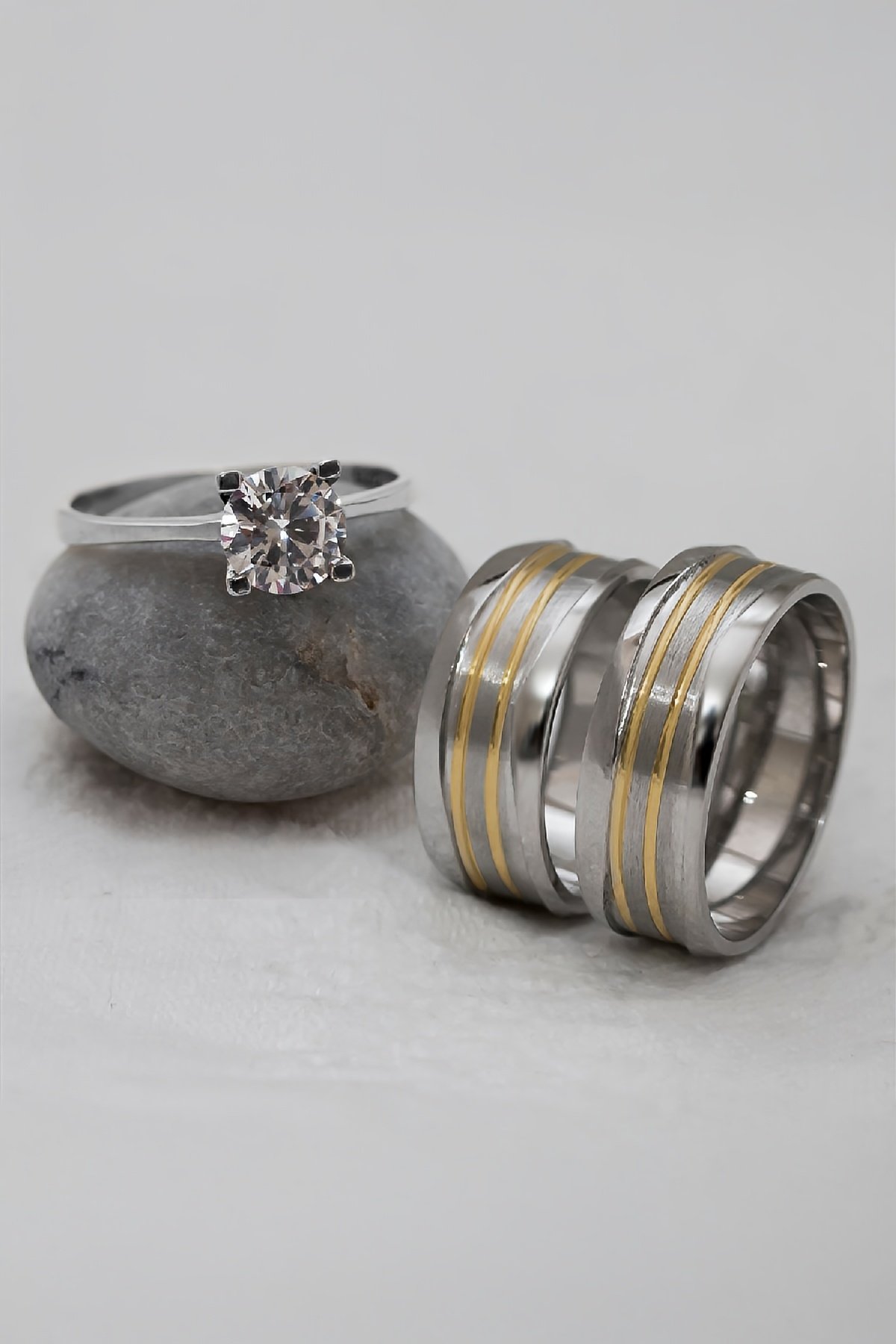 Rodyumlu Altın Renk Şerit Geçişli Çift Gümüş Alyans (Tektaş Hediyeli)