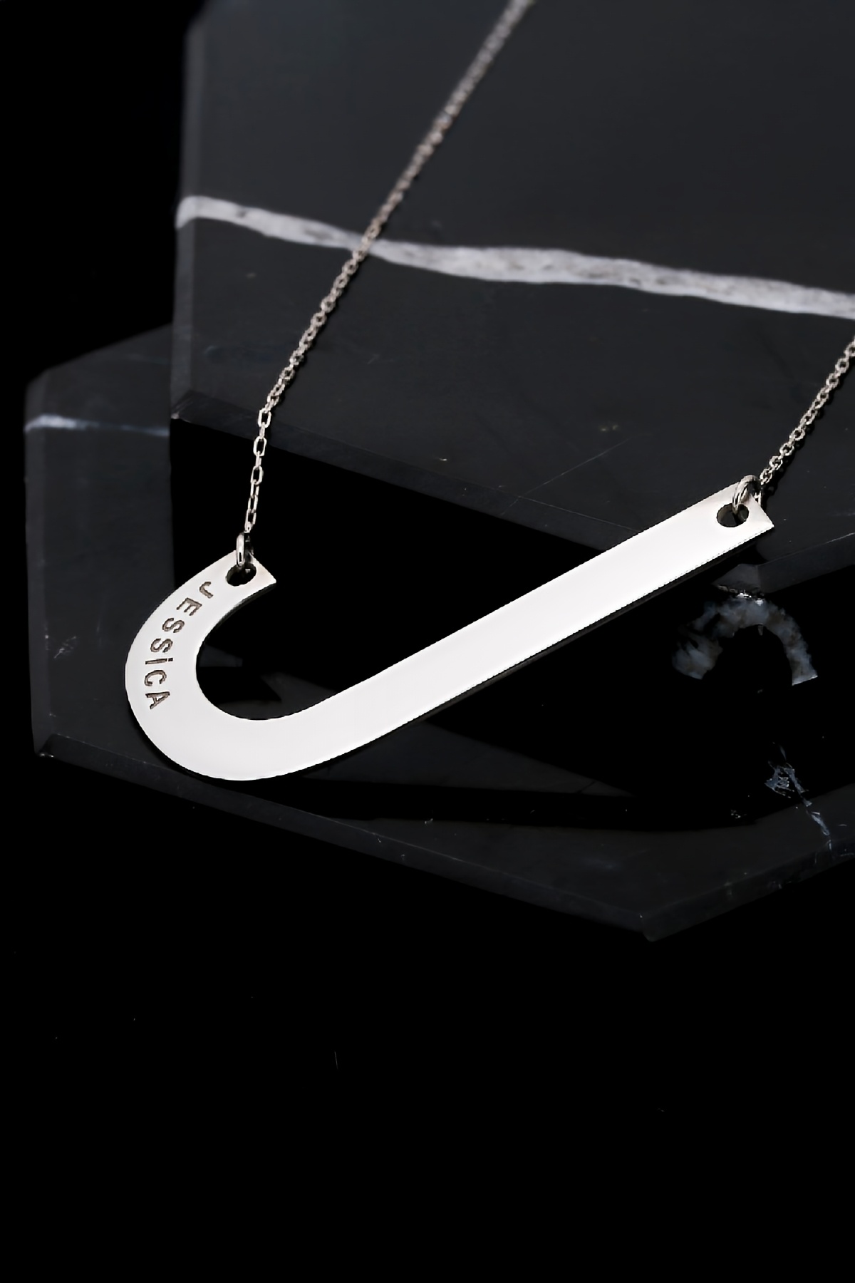 Rodyumlu İsimli Harf Plaka Gümüş Bayan Kolye