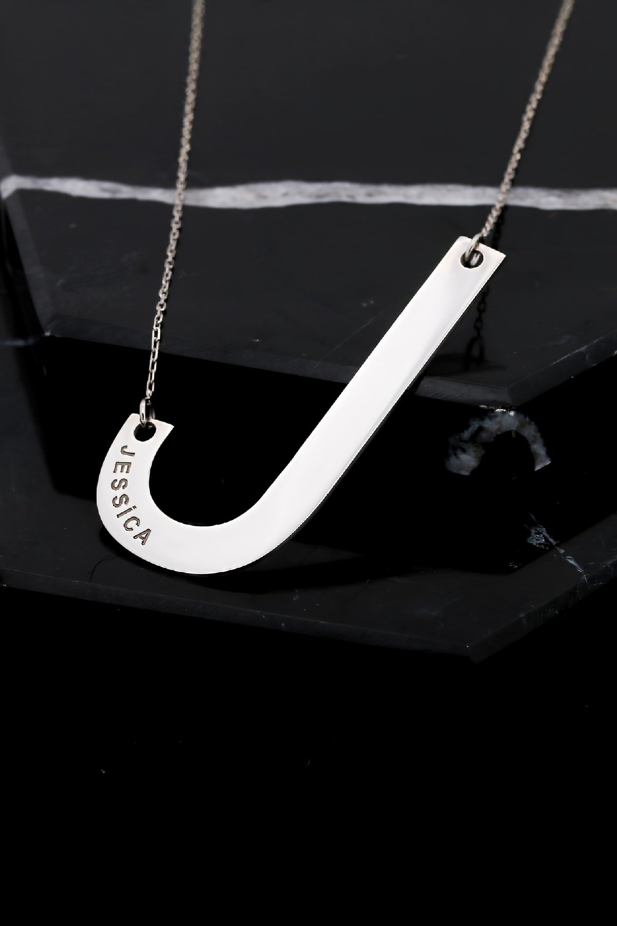 Rodyumlu İsimli Harf Plaka Gümüş Bayan Kolye