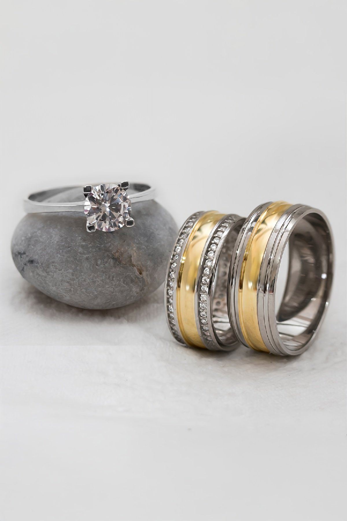 Rodyumlu Ortası Altın Renkli Çift Gümüş Alyans (Tektaş Hediyeli)