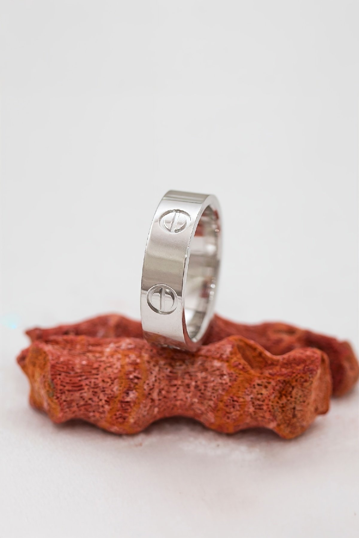 Rodyumlu Puantiye Motifli Unisex Gümüş Alyans