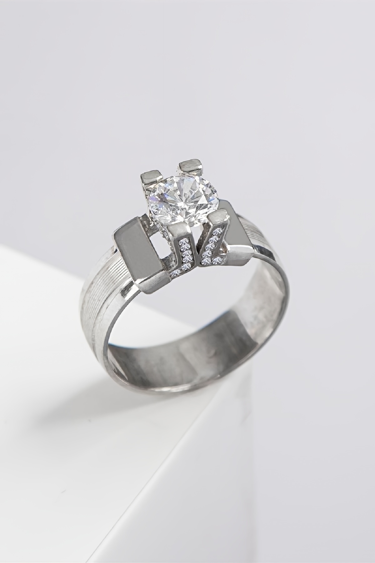 Rodyumlu Zirkon Taşlı 925 Ayar Gümüş Bayan Alyans Yüzük