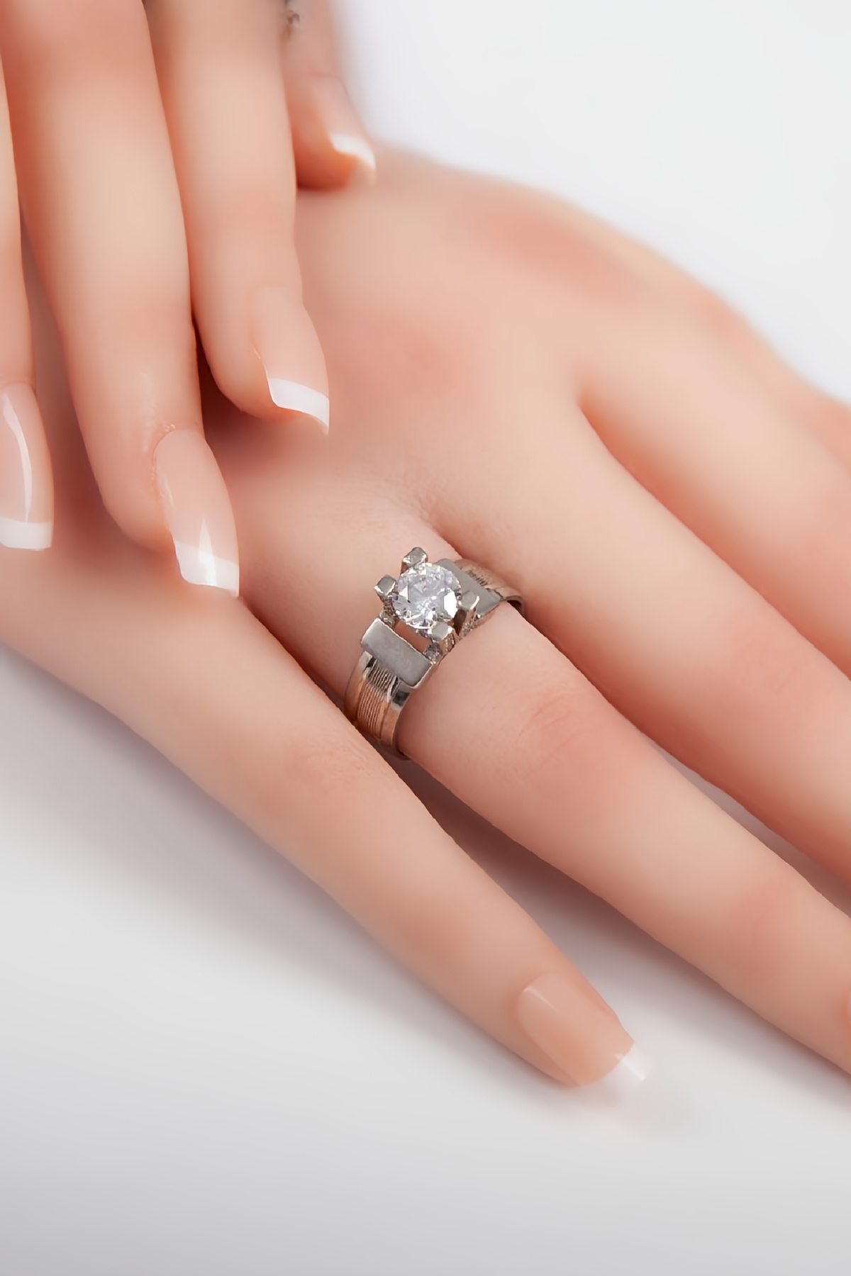 Rodyumlu Zirkon Taşlı 925 Ayar Gümüş Bayan Alyans Yüzük