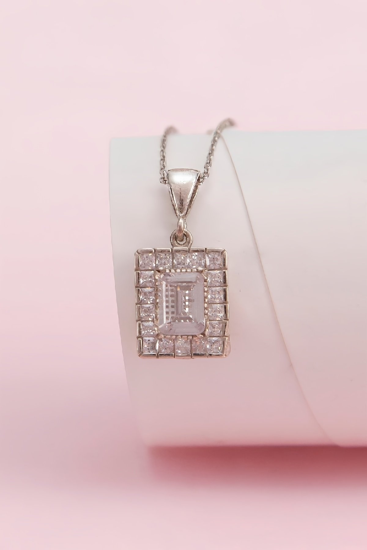Rodyumlu Zirkon Taşlı Dikdörtgen 925 Ayar Gümüş Bayan Kolye