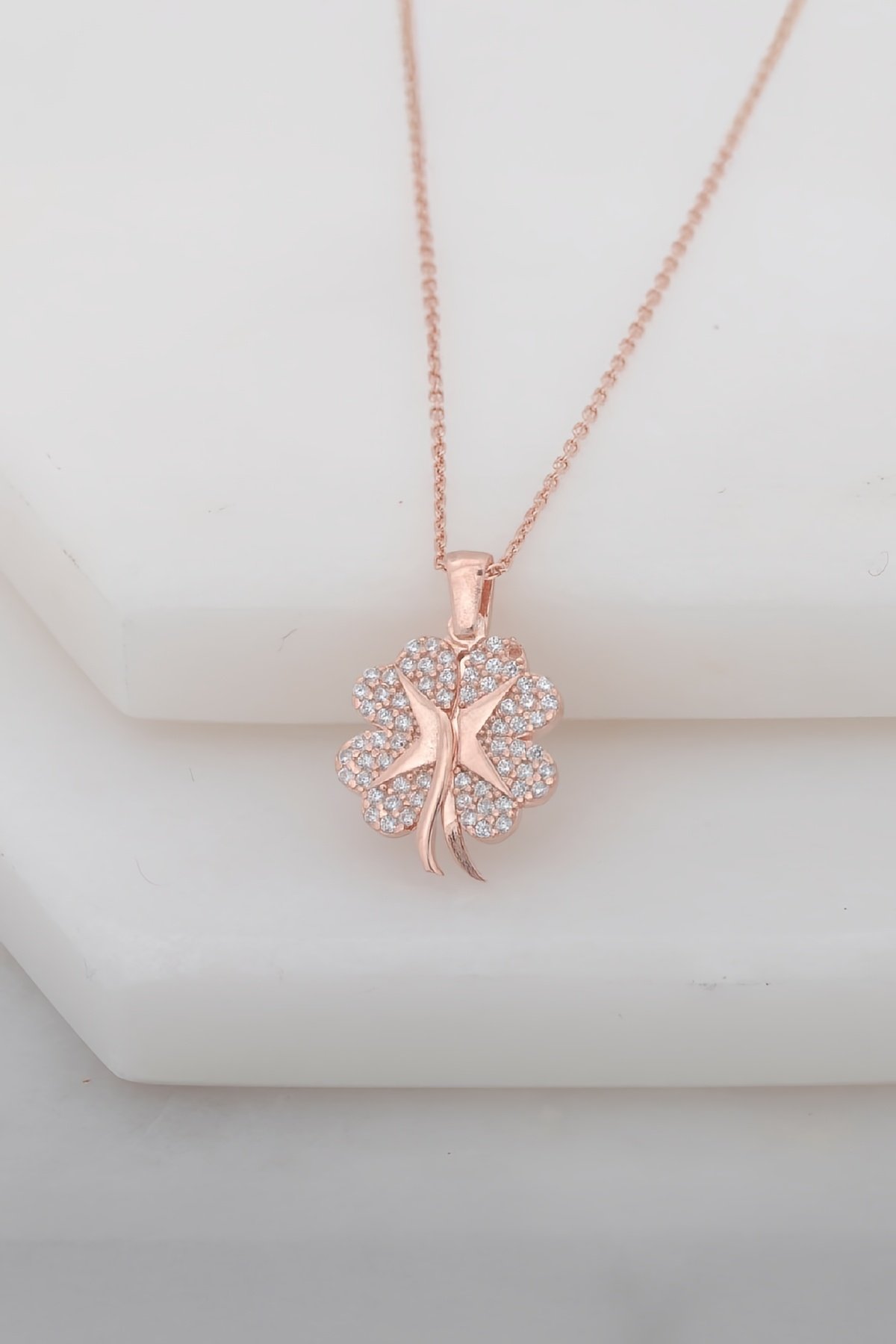 Rose Renk Siyah Taşlı Yonca Harfli Gümüş Bayan Kolye