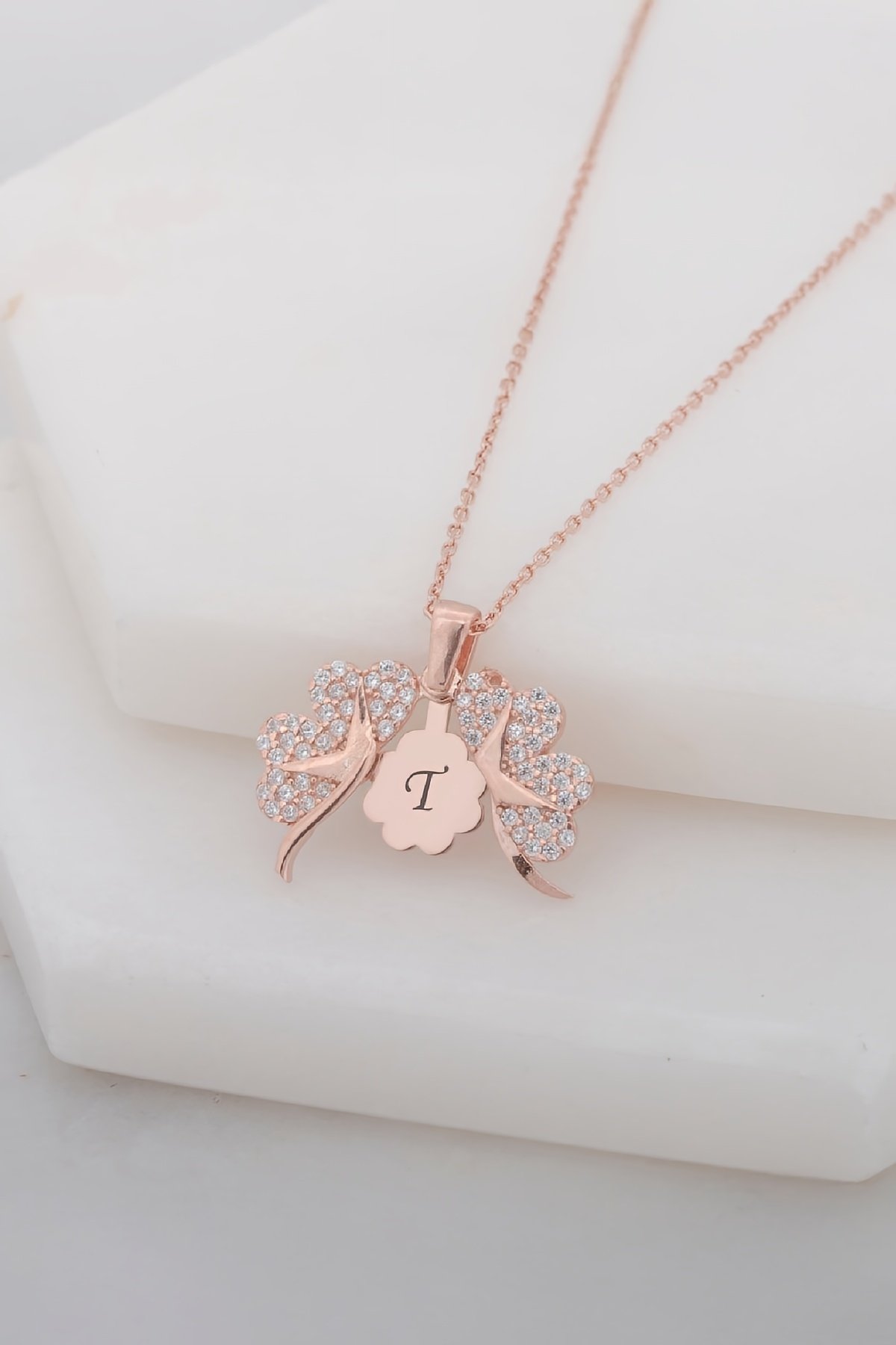 Rose Renk Siyah Taşlı Yonca Harfli Gümüş Bayan Kolye