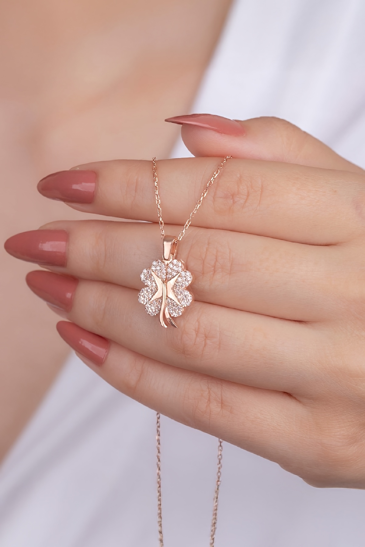 Rose Renk Siyah Taşlı Yonca Harfli Gümüş Bayan Kolye